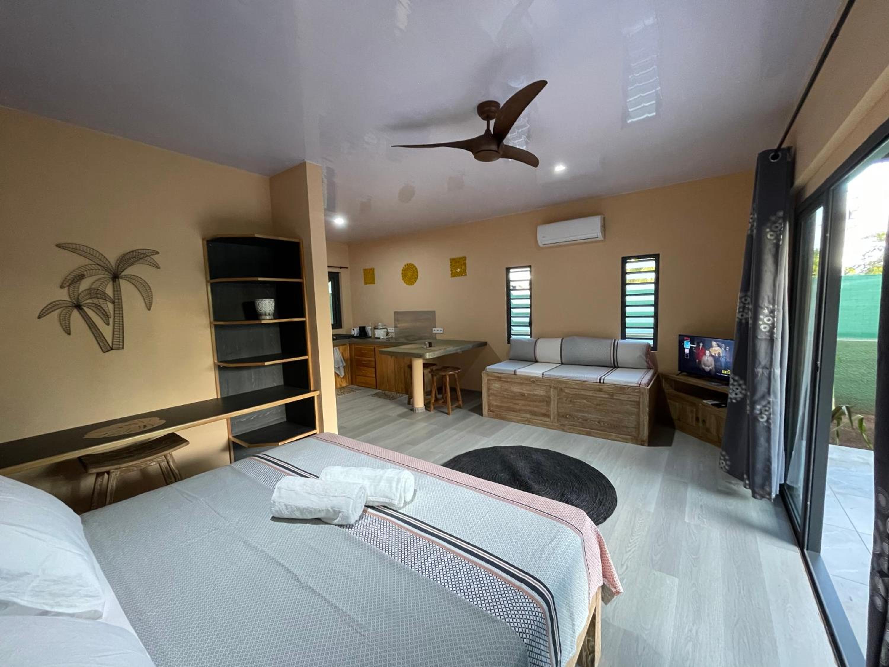 One-Bedroom House photo 1