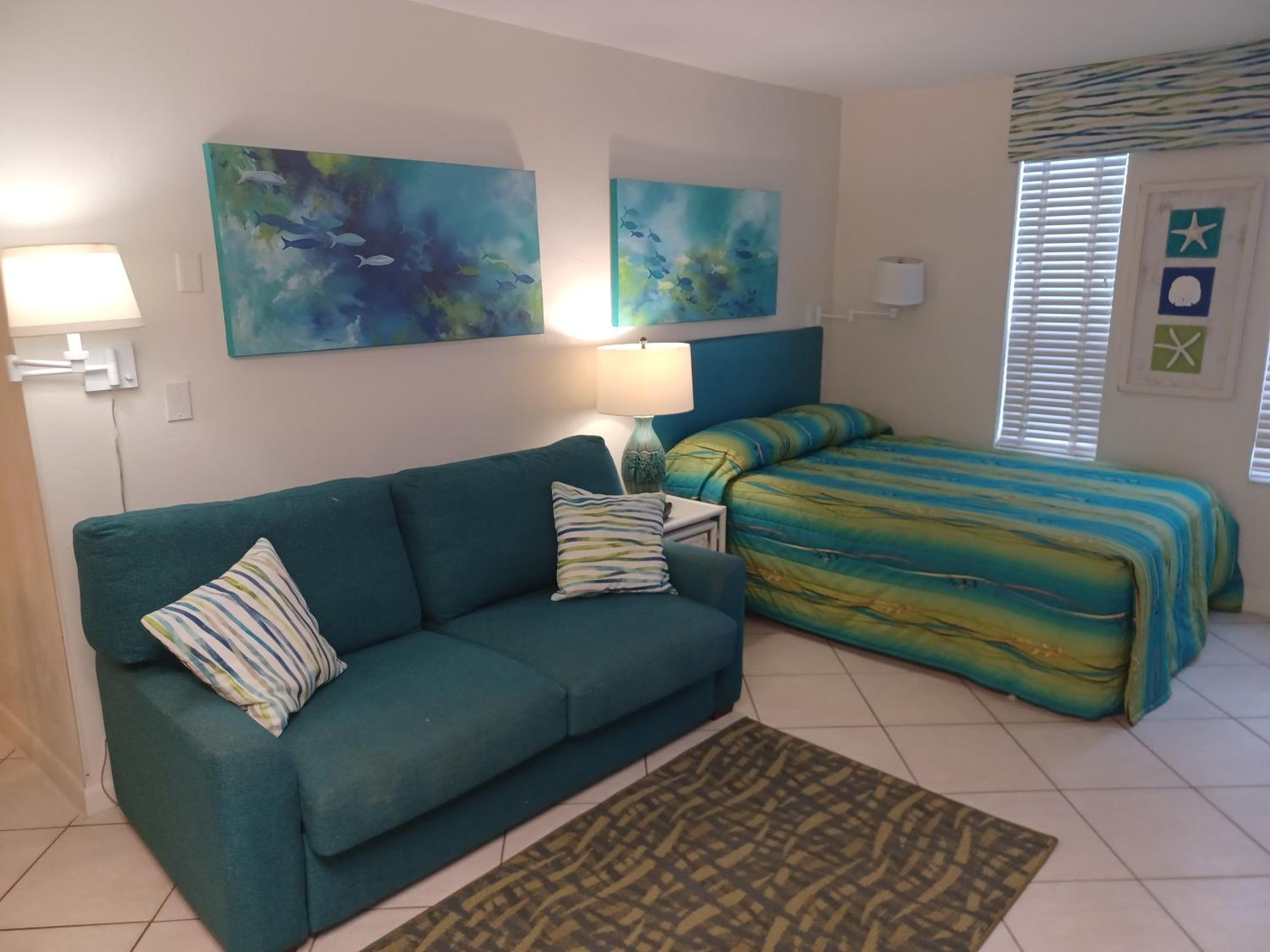 Studio with Queen Bed