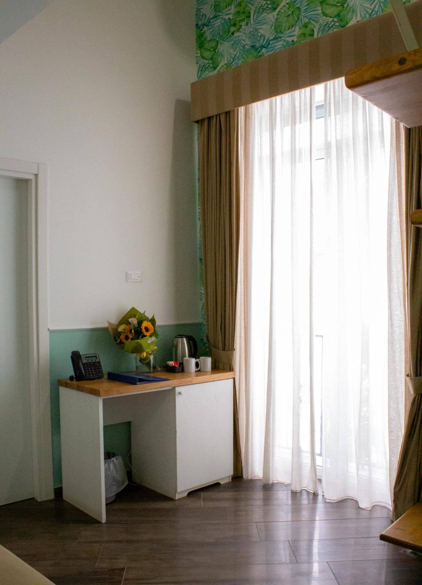 Luxury Quadruple Room thumbnail 6