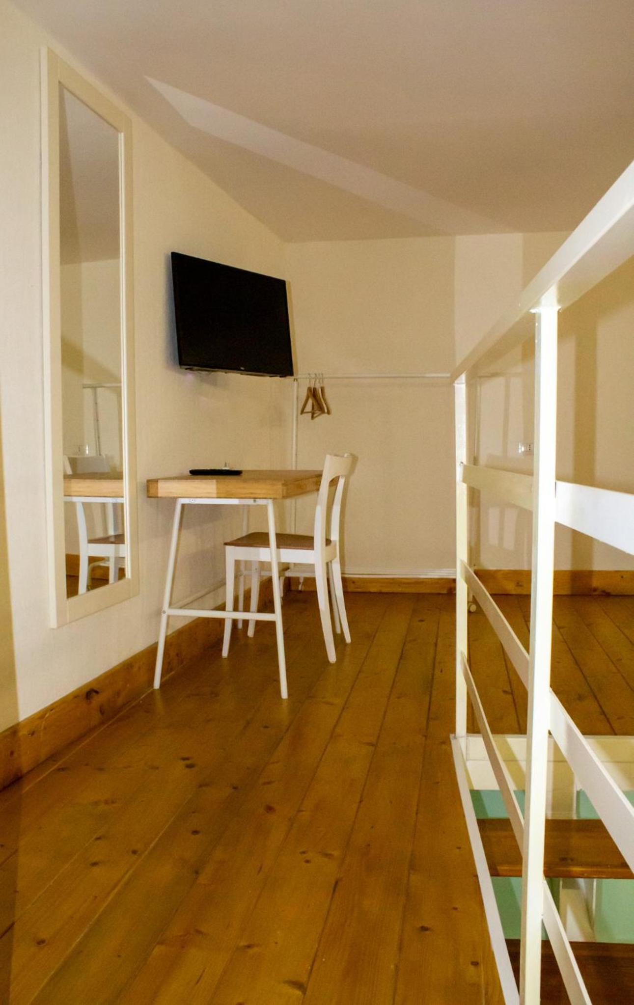 Luxury Quadruple Room thumbnail 5