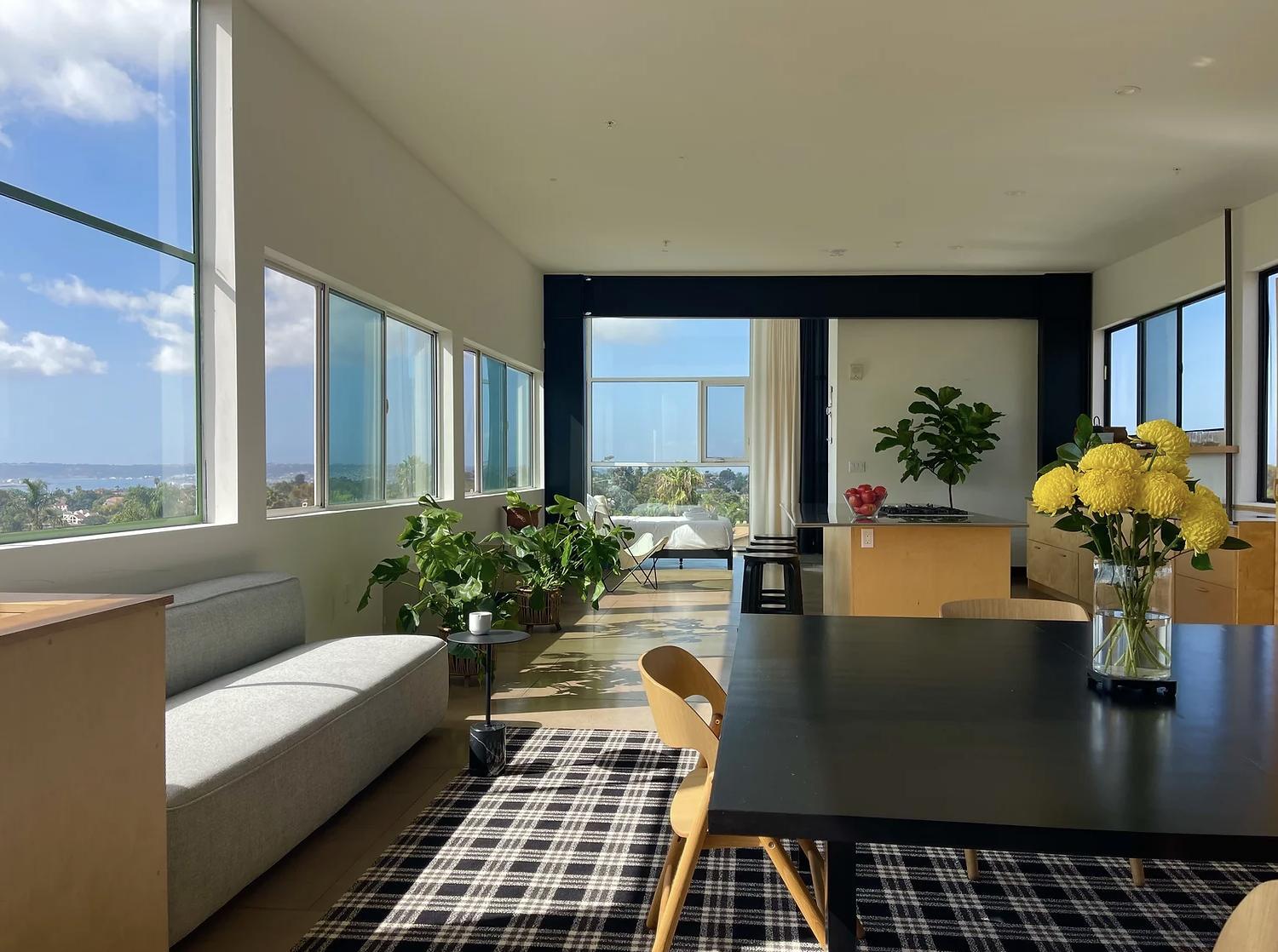 Queen Suite - Photo 1