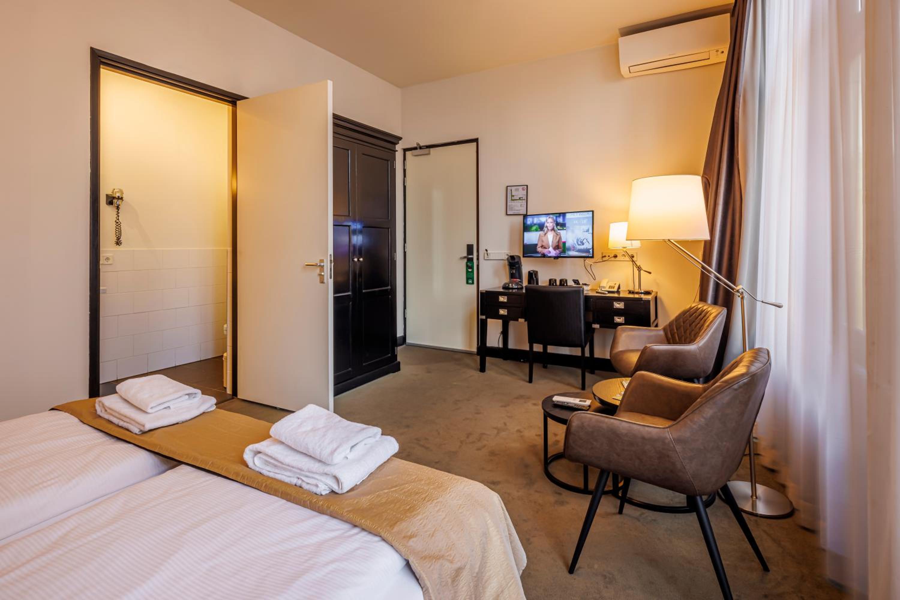 Deluxe Double Room photo 2