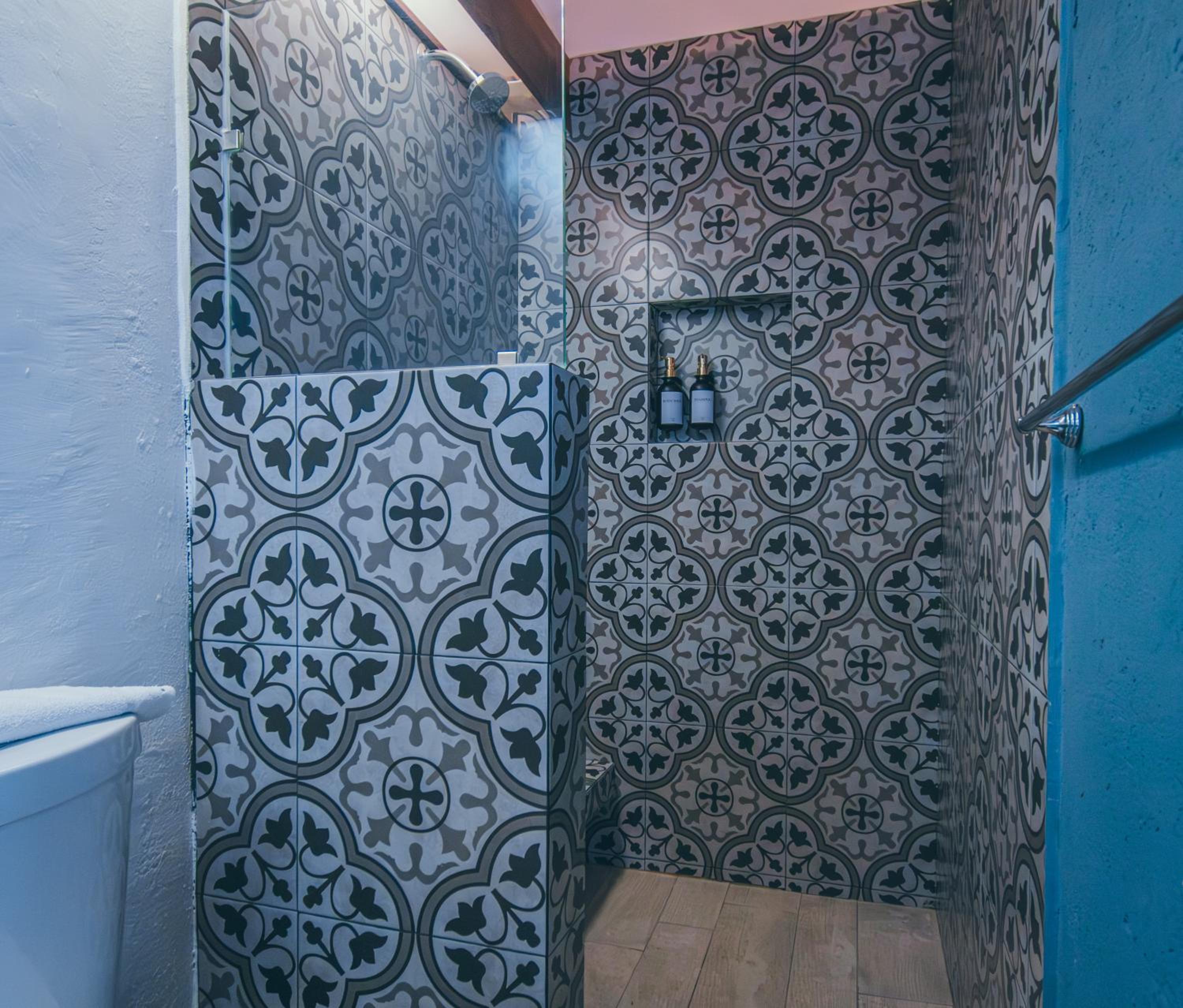 Executive Suite - Photo 3