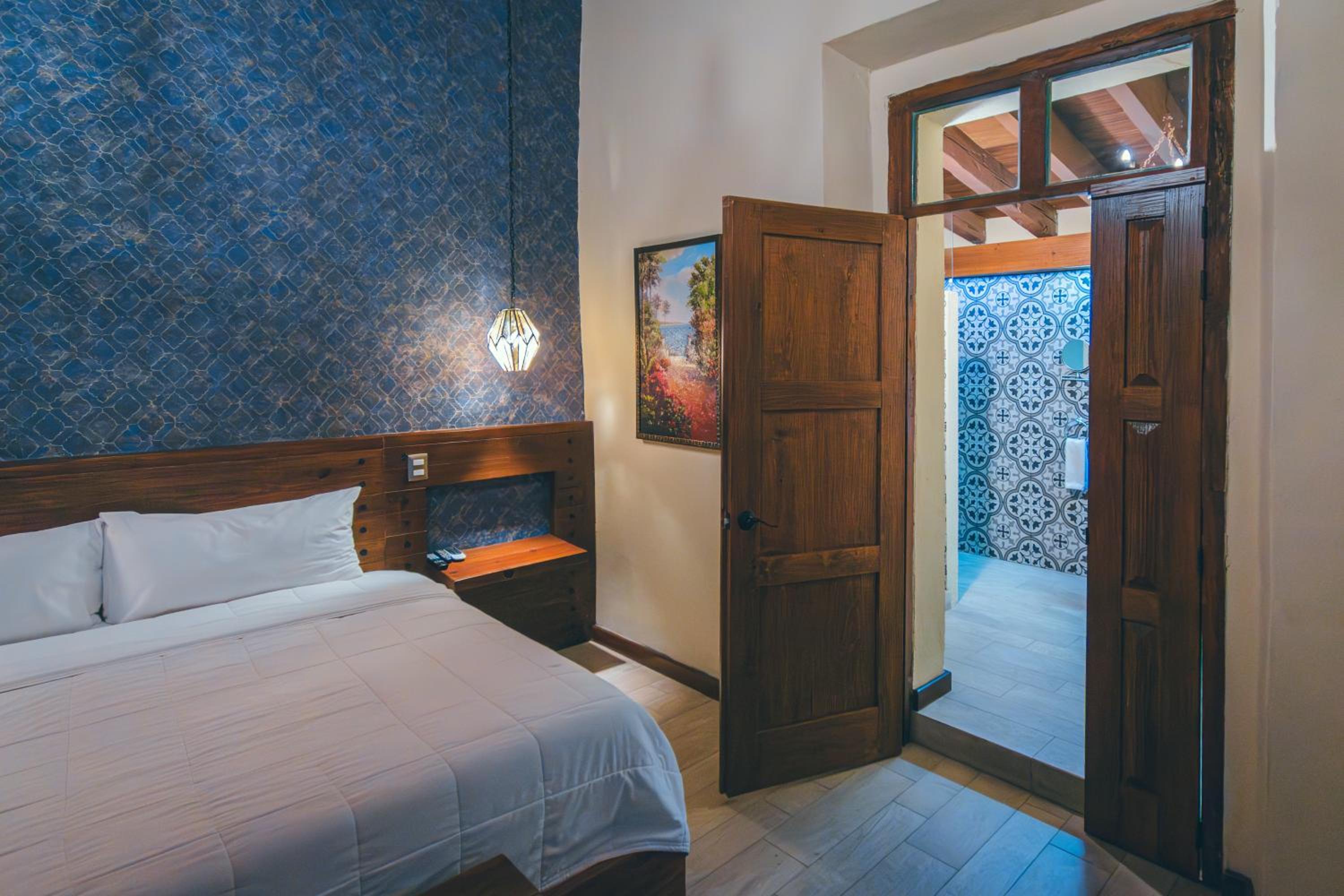 Deluxe King Room - Photo 6