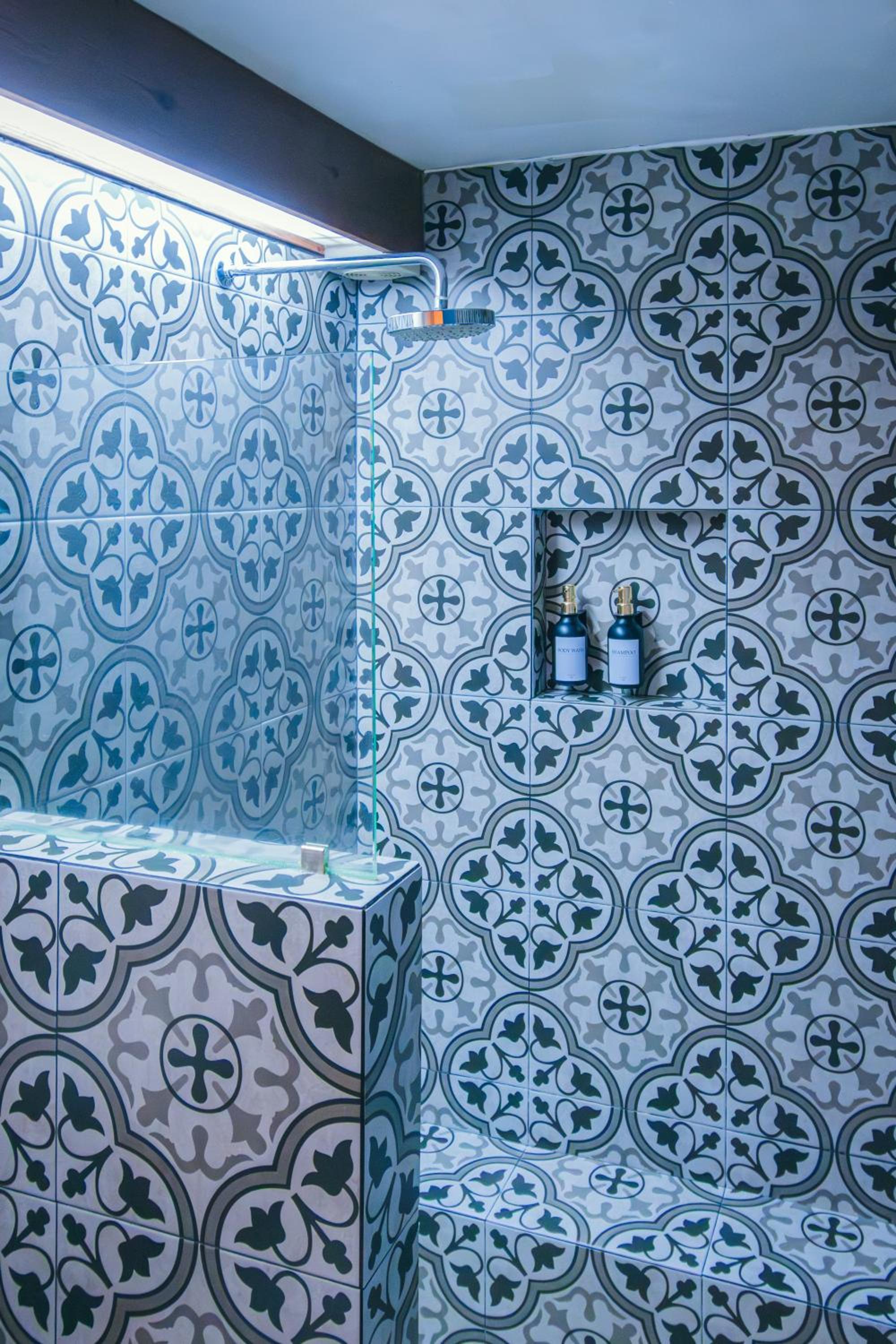 Deluxe King Room - Photo 5