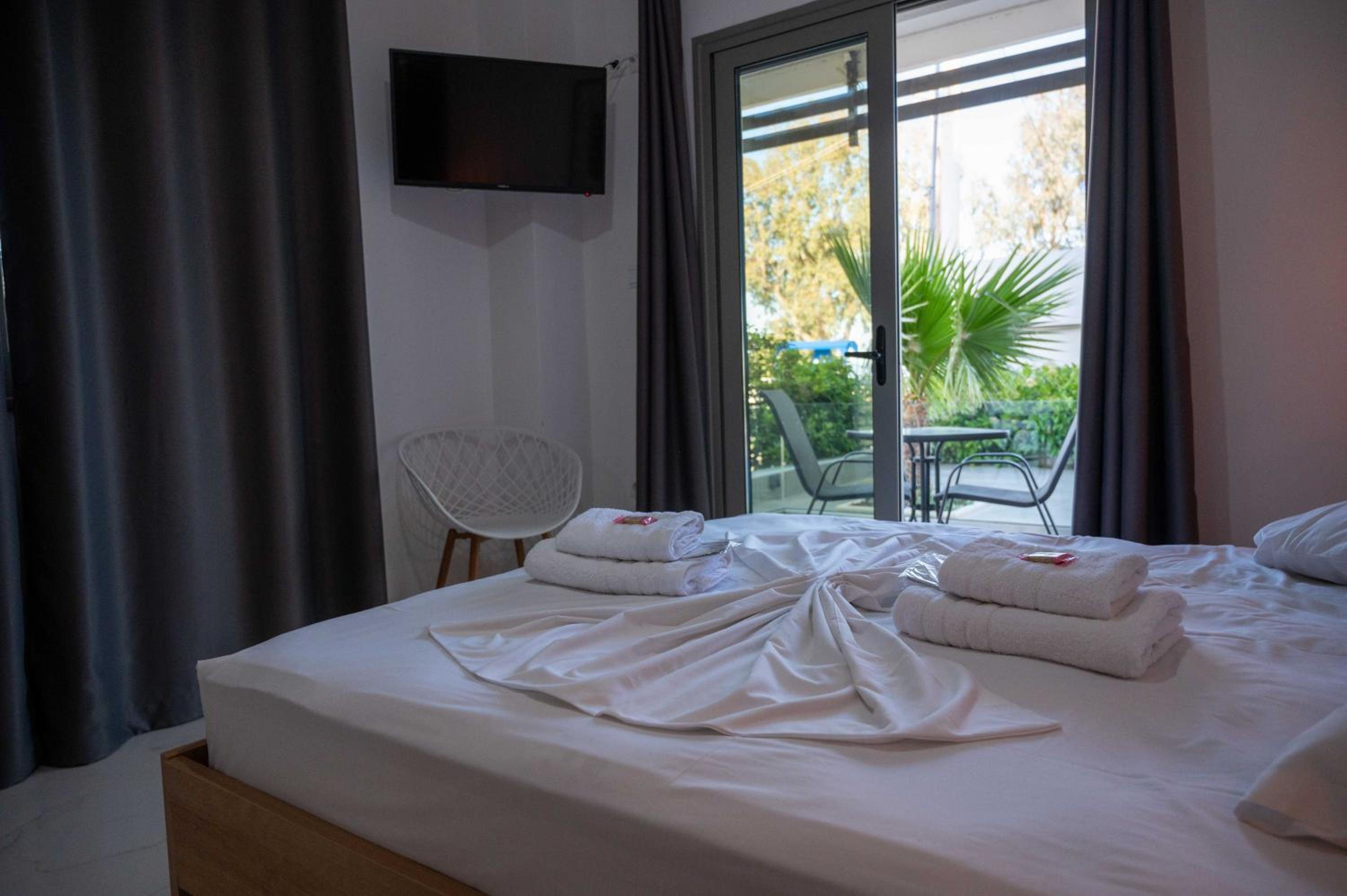 Double Room with Patio photo 1