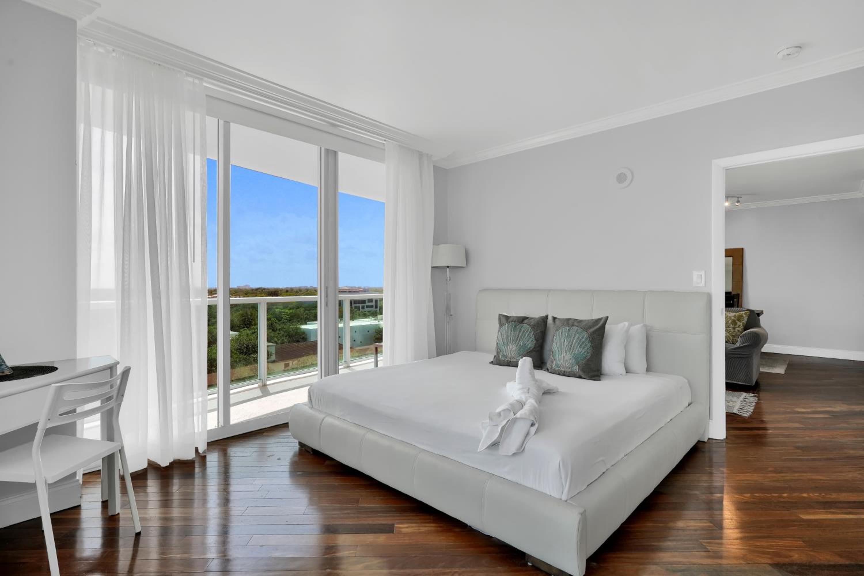 Two-Bedroom Apartment With Pool View photo 1