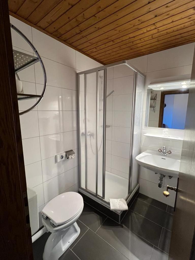 Single Room with Private Bathroom photo 3