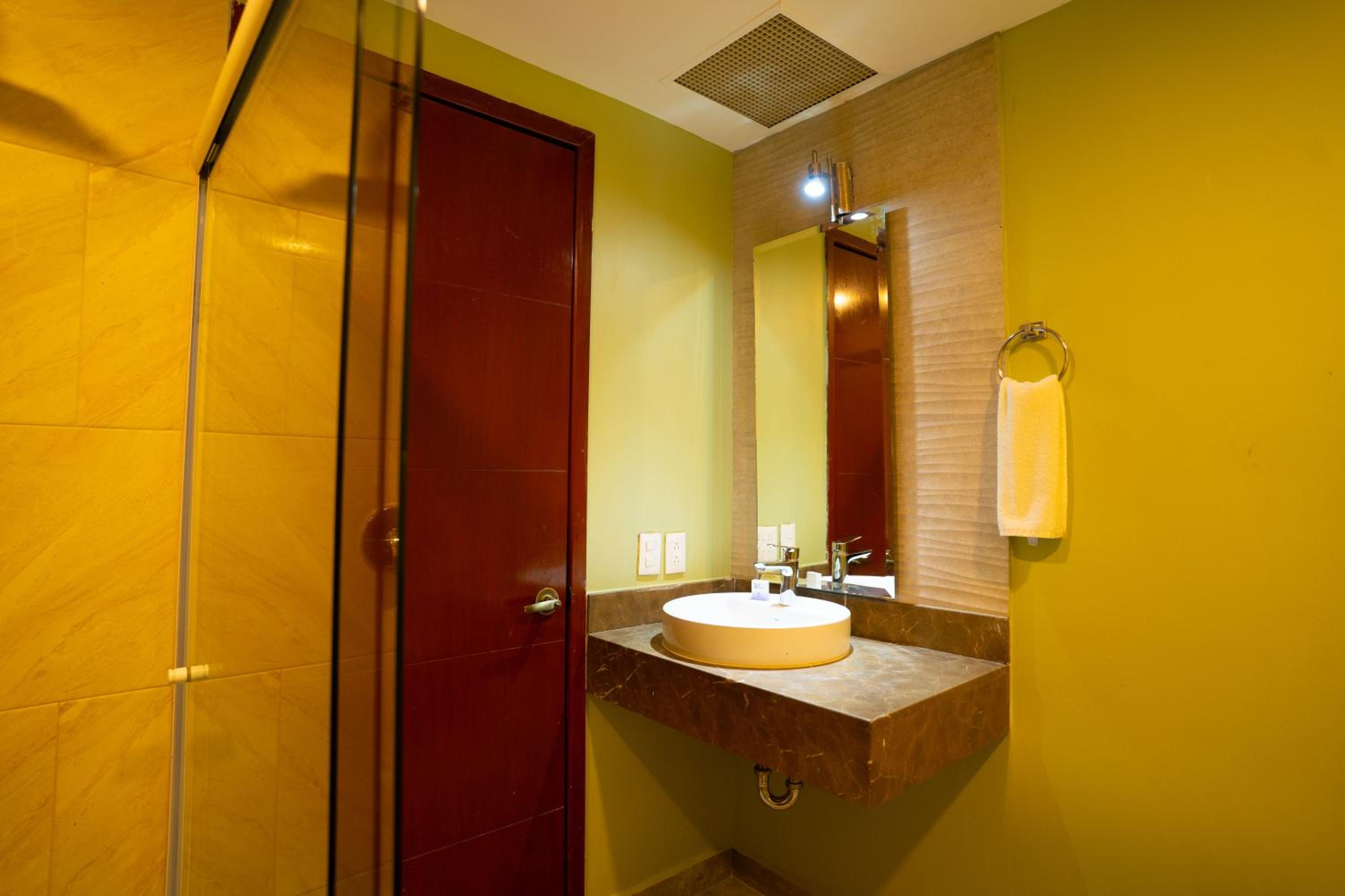 King Suite - Photo 3