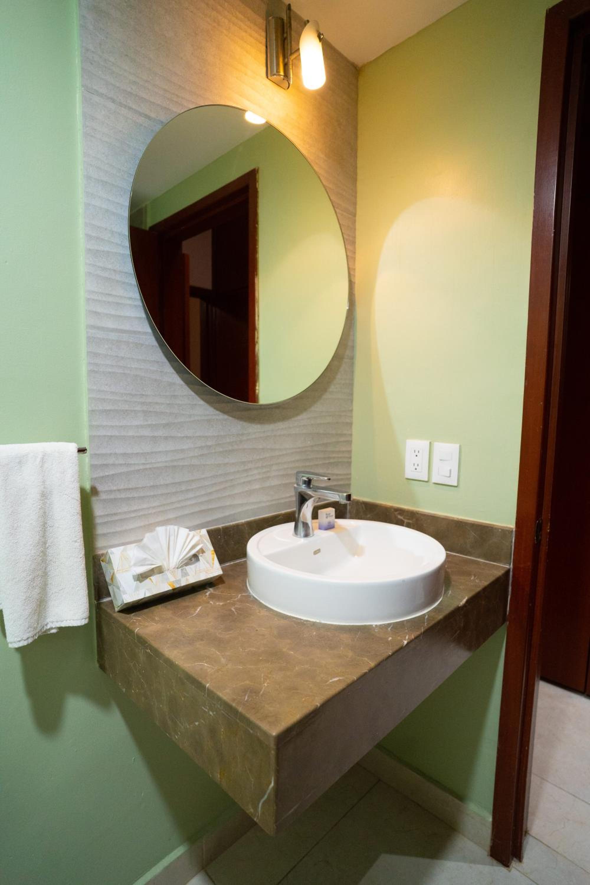 King Suite - Photo 7