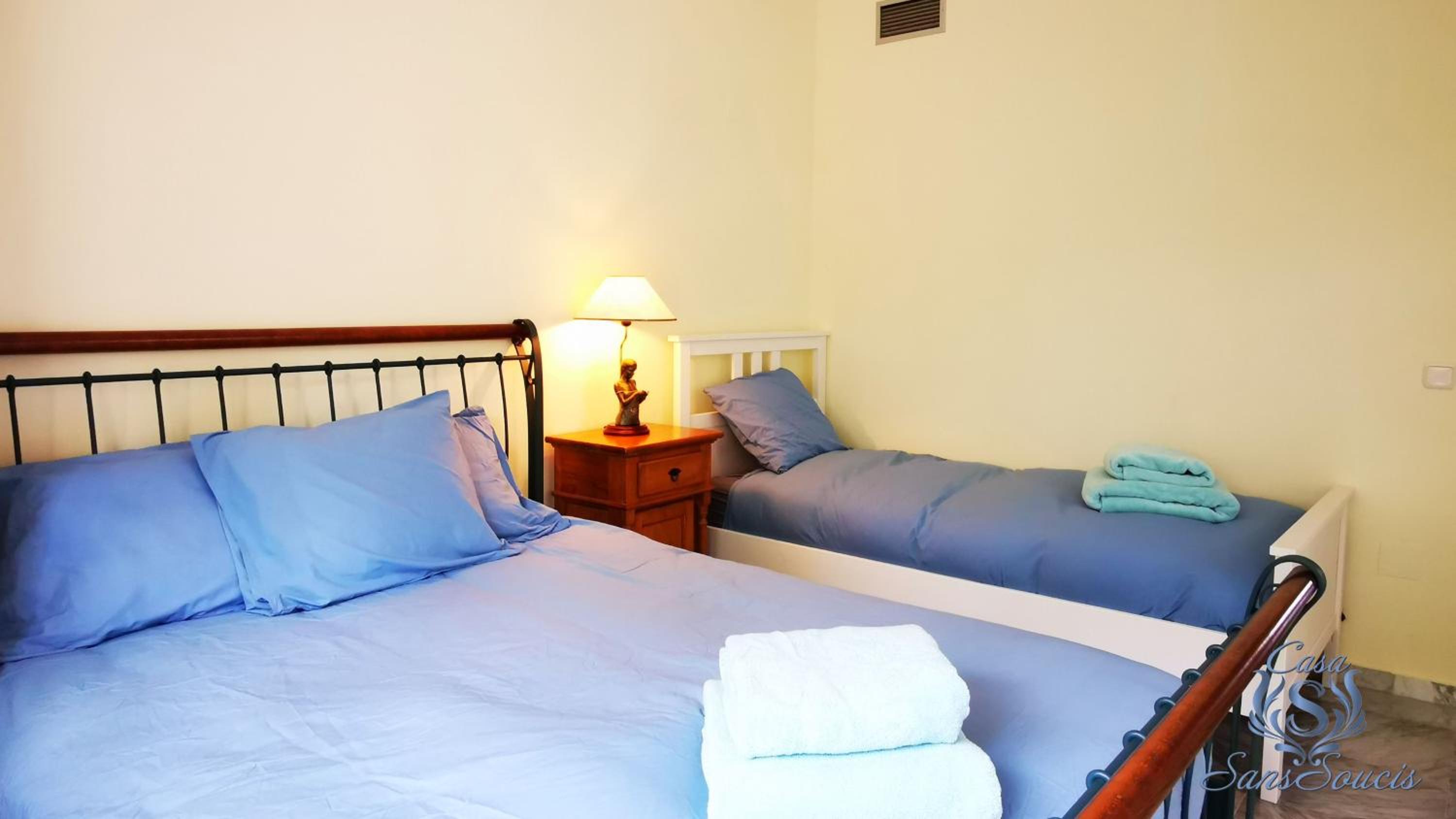 Apartamento de tres habitaciones con vista a la montaña