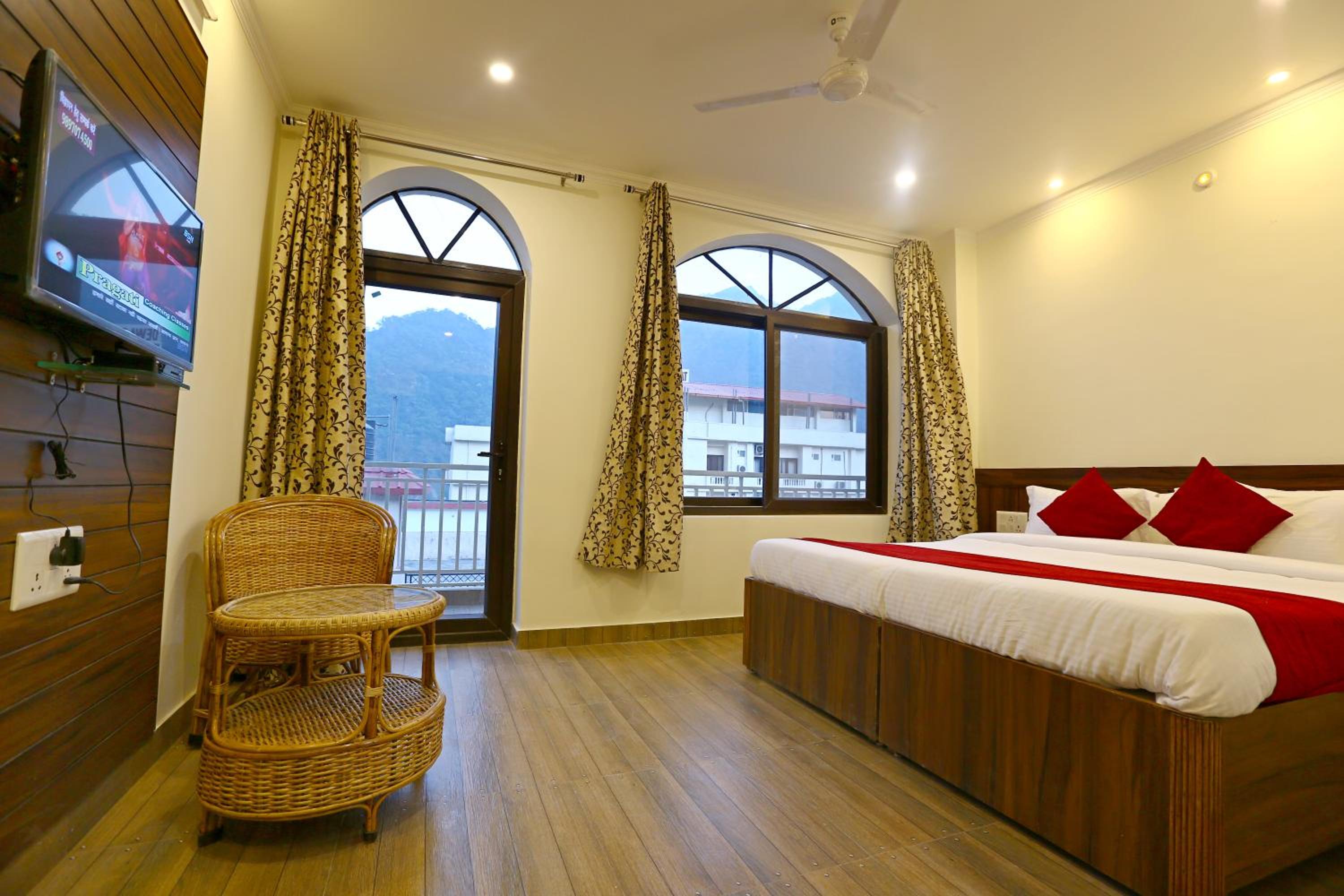 Deluxe Double or Twin Room with Balcony - Photo 4