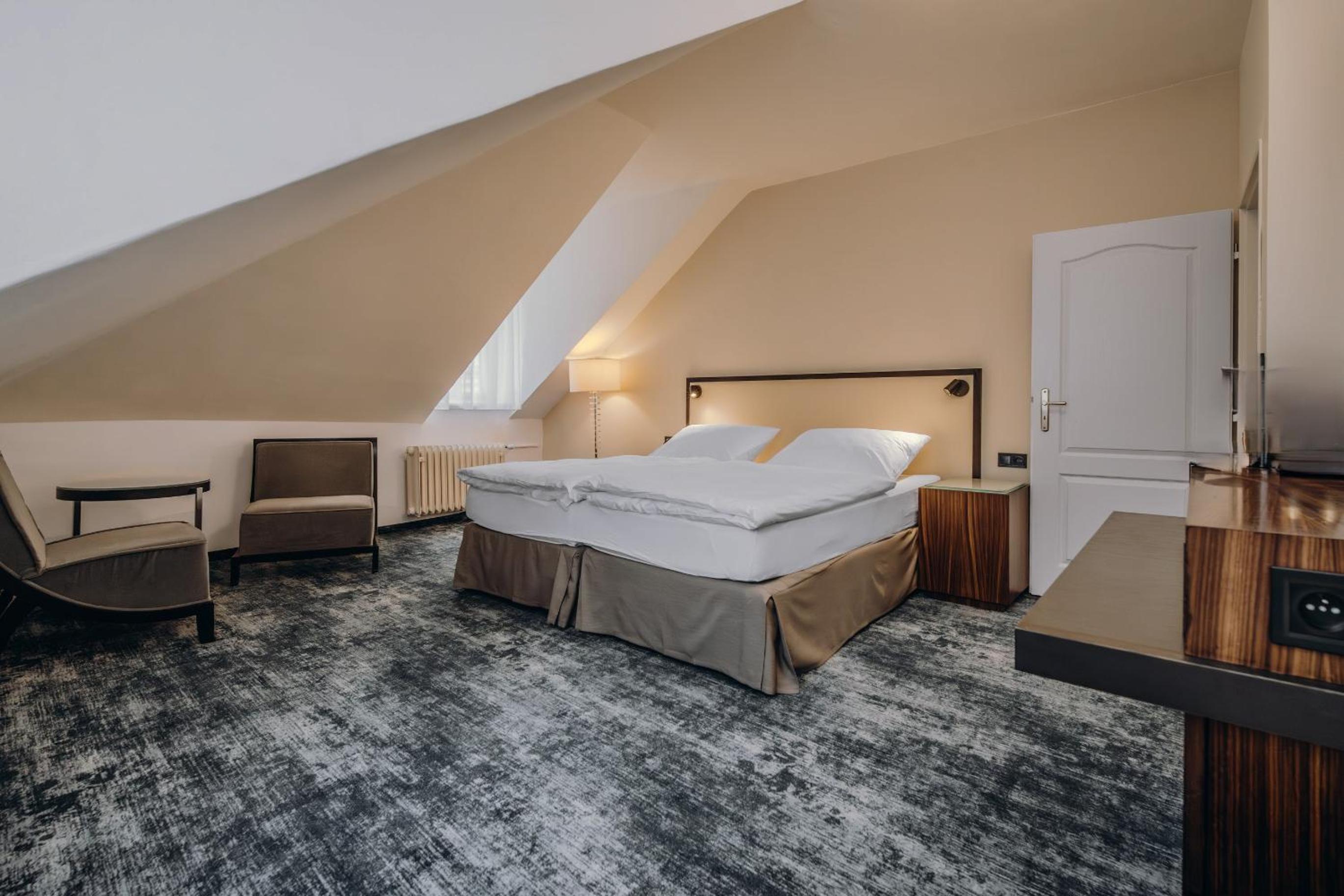 Deluxe Double Room - Photo 8