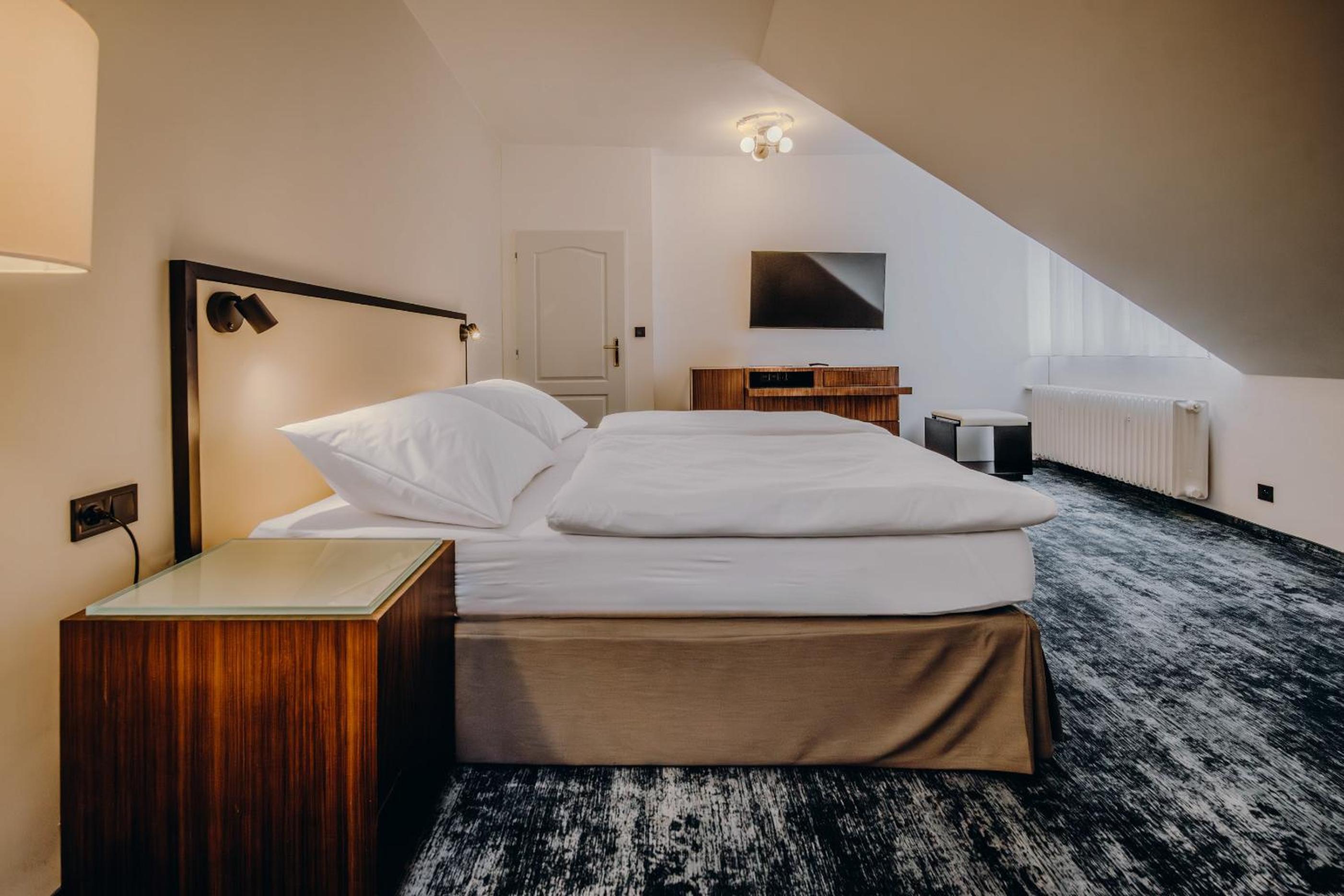 Deluxe Double Room - Photo 9