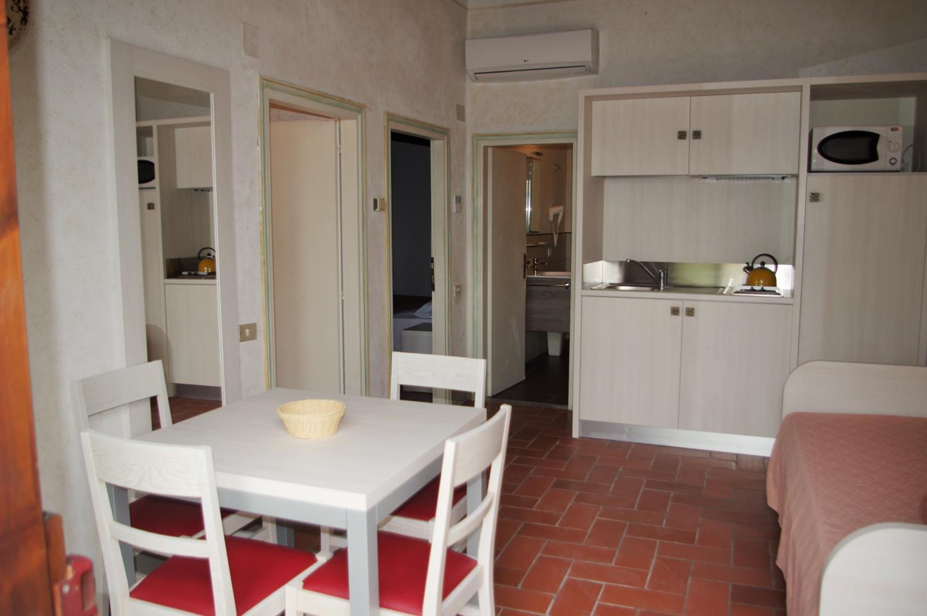 Two-Bedroom Apartment - Photo 5