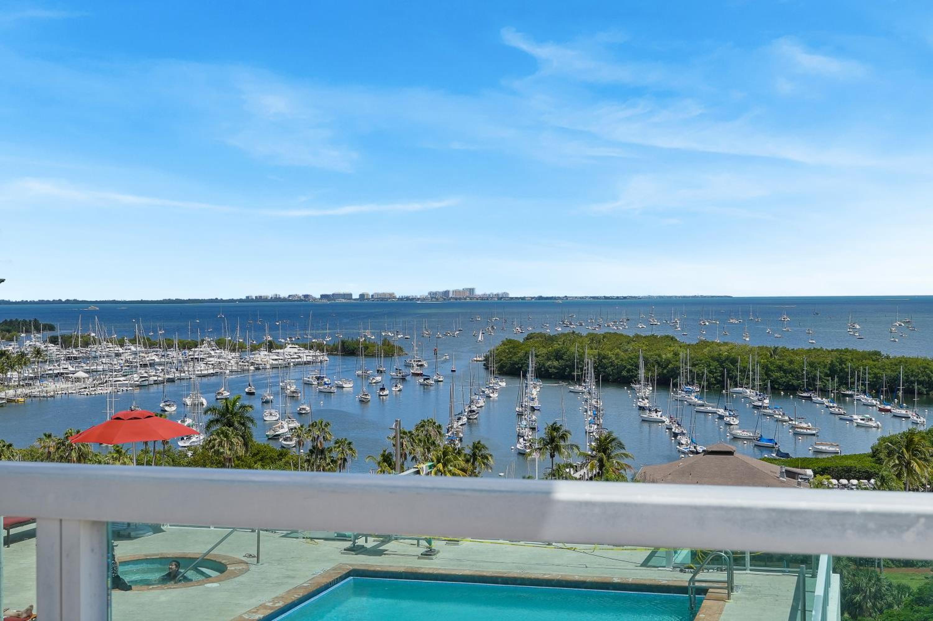 Three-Bedroom Apartment with Balcony photo 2