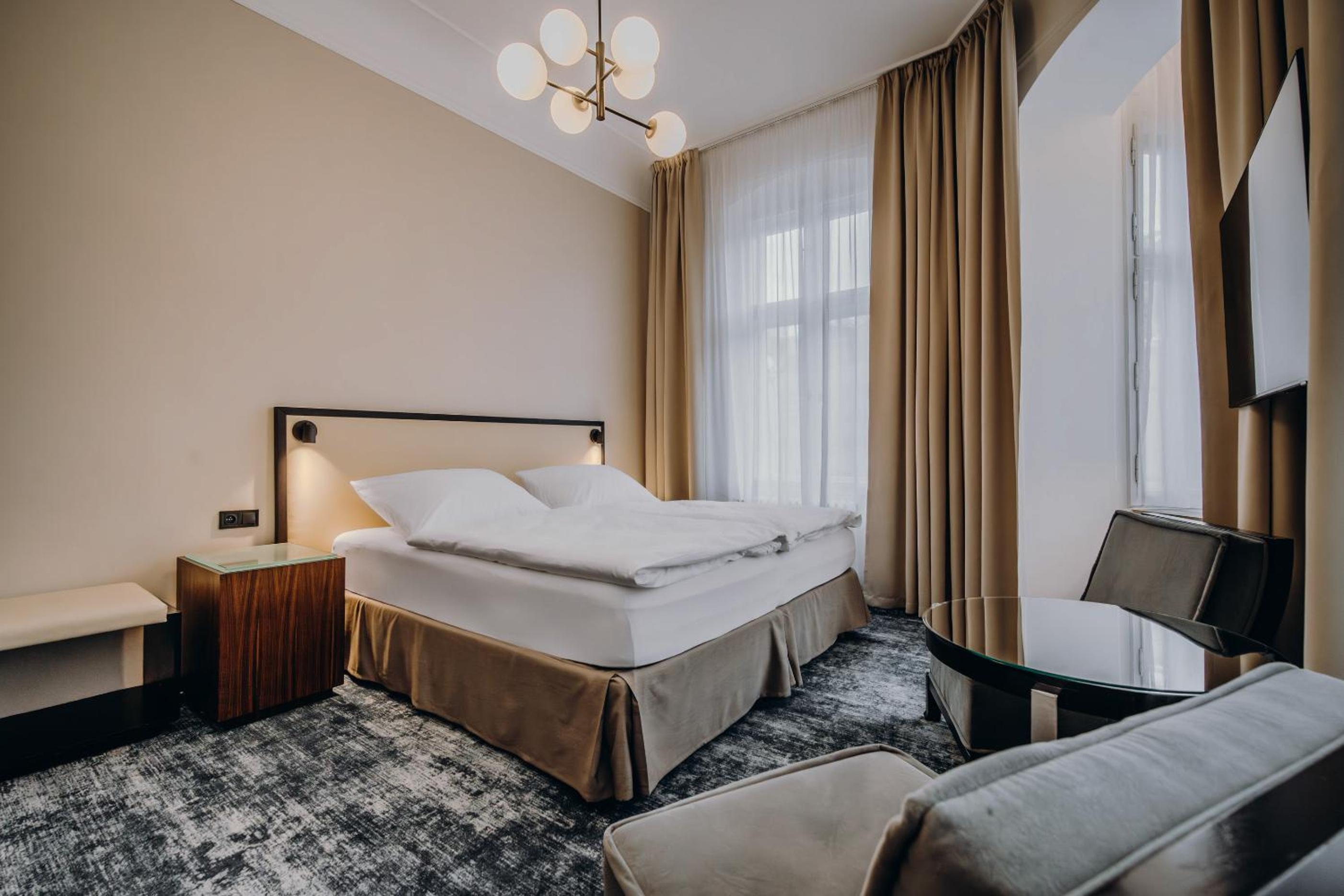 Deluxe Double Room with View - Photo 6