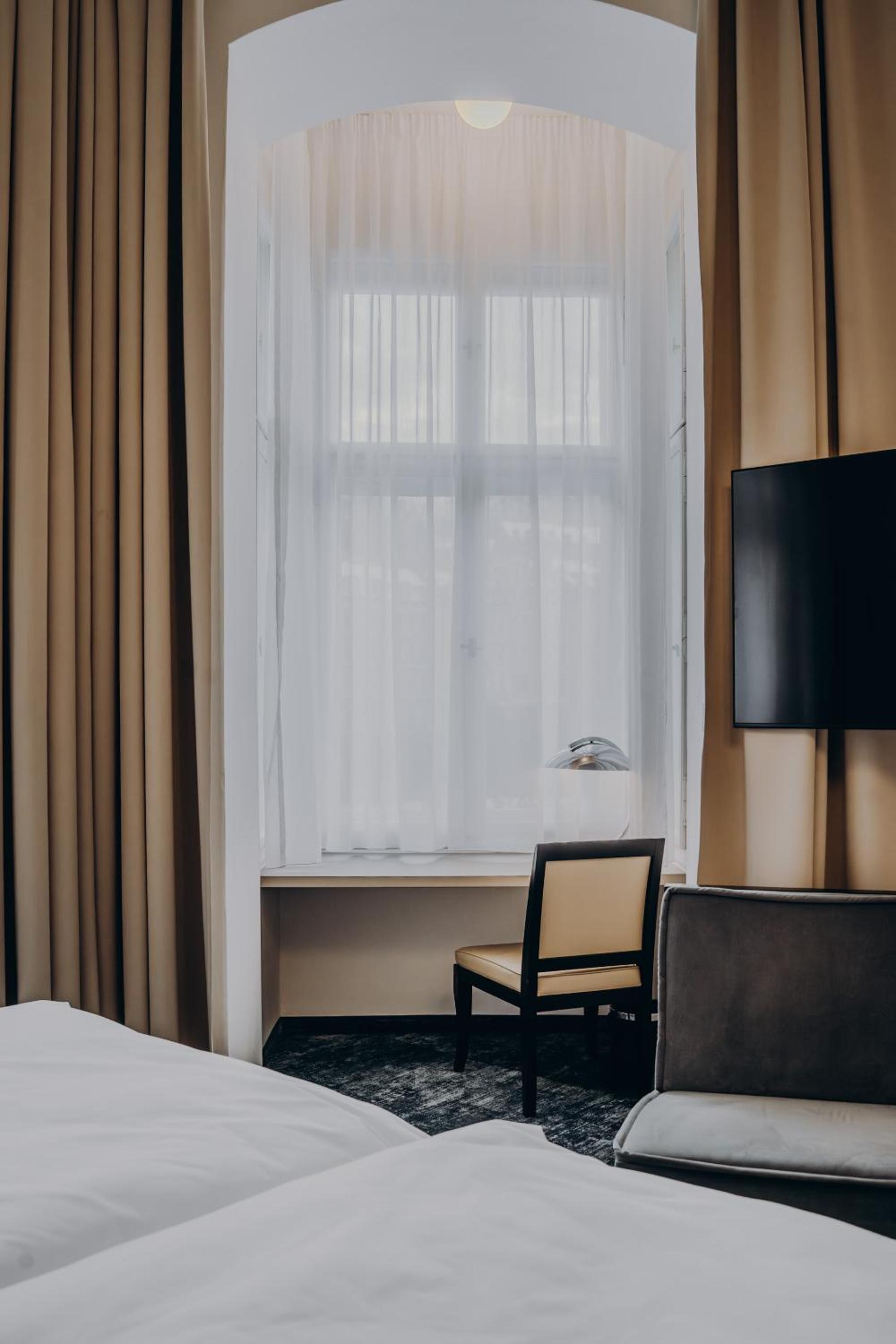 Deluxe Double Room with View - Photo 5
