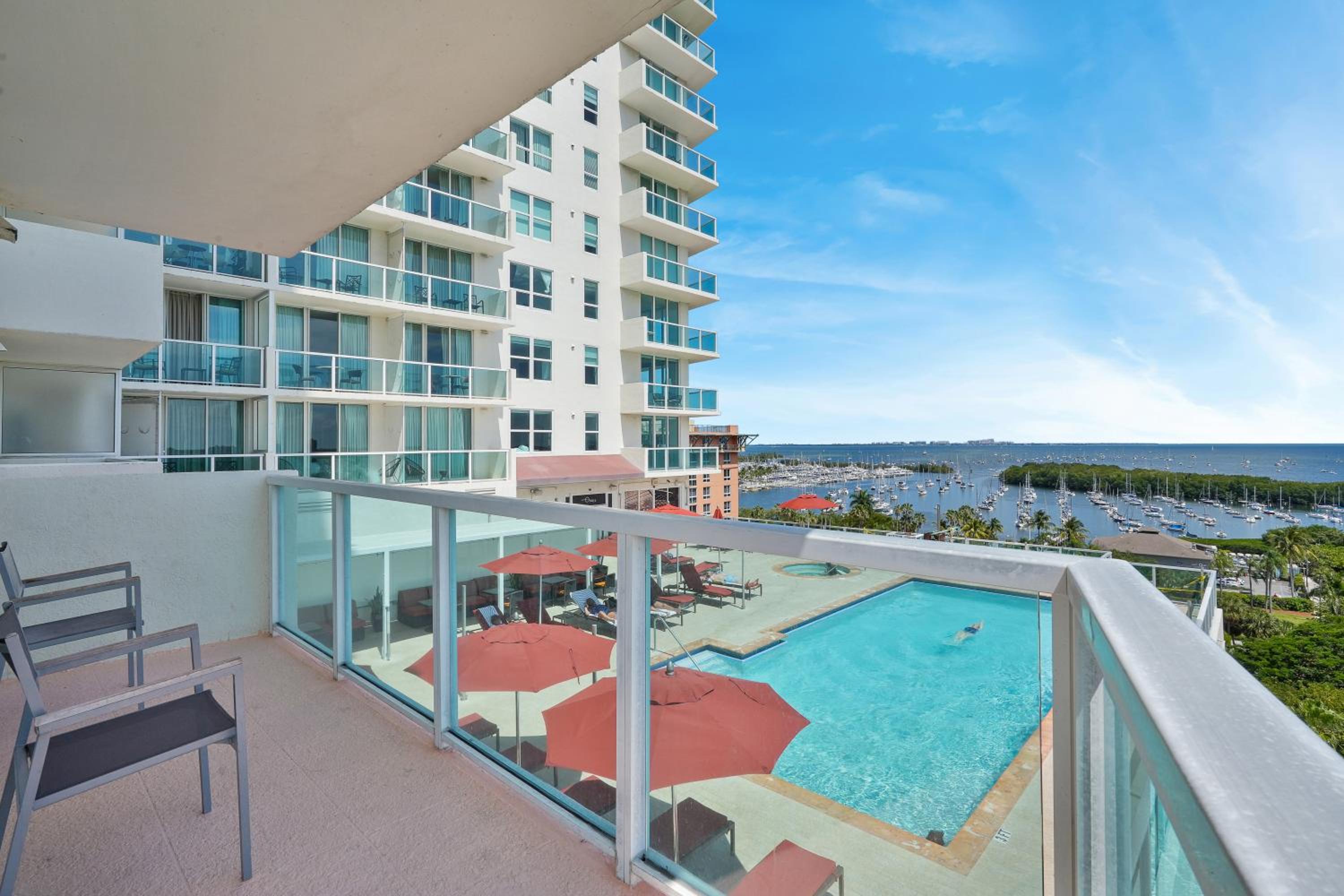 Three-Bedroom Apartment with Balcony photo 2
