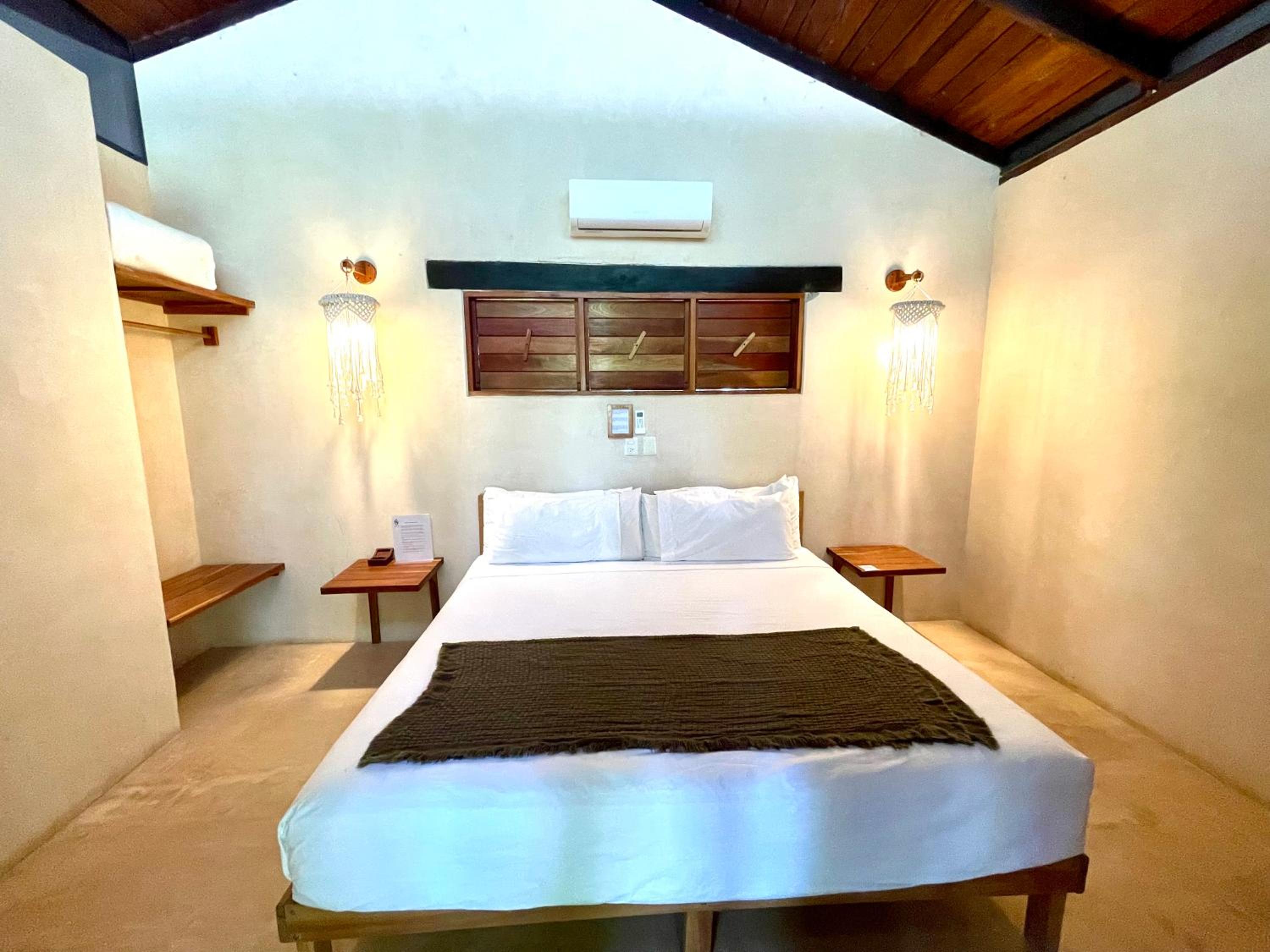 King Room with Balcony - Photo 1