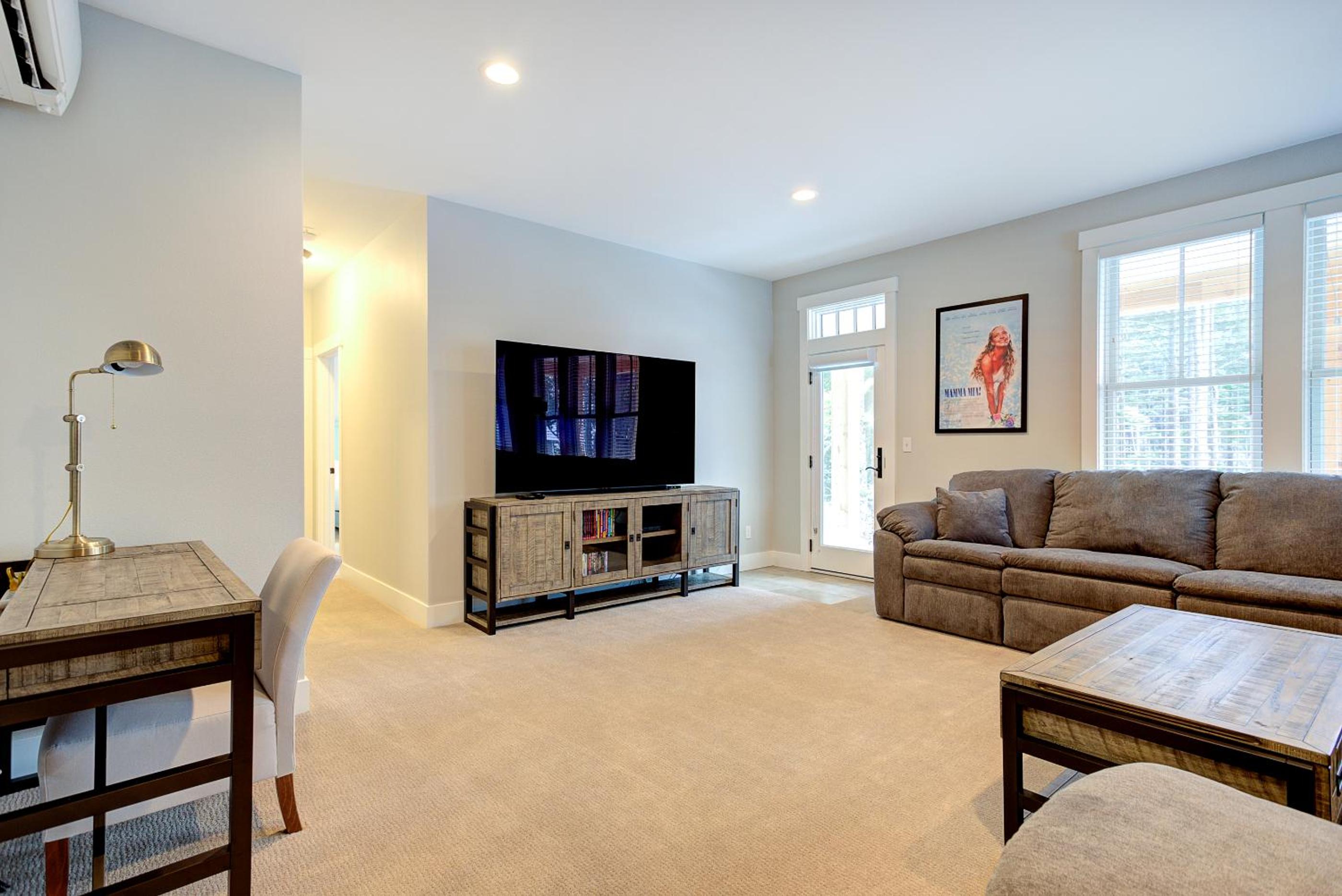 Five-Bedroom House photo 1