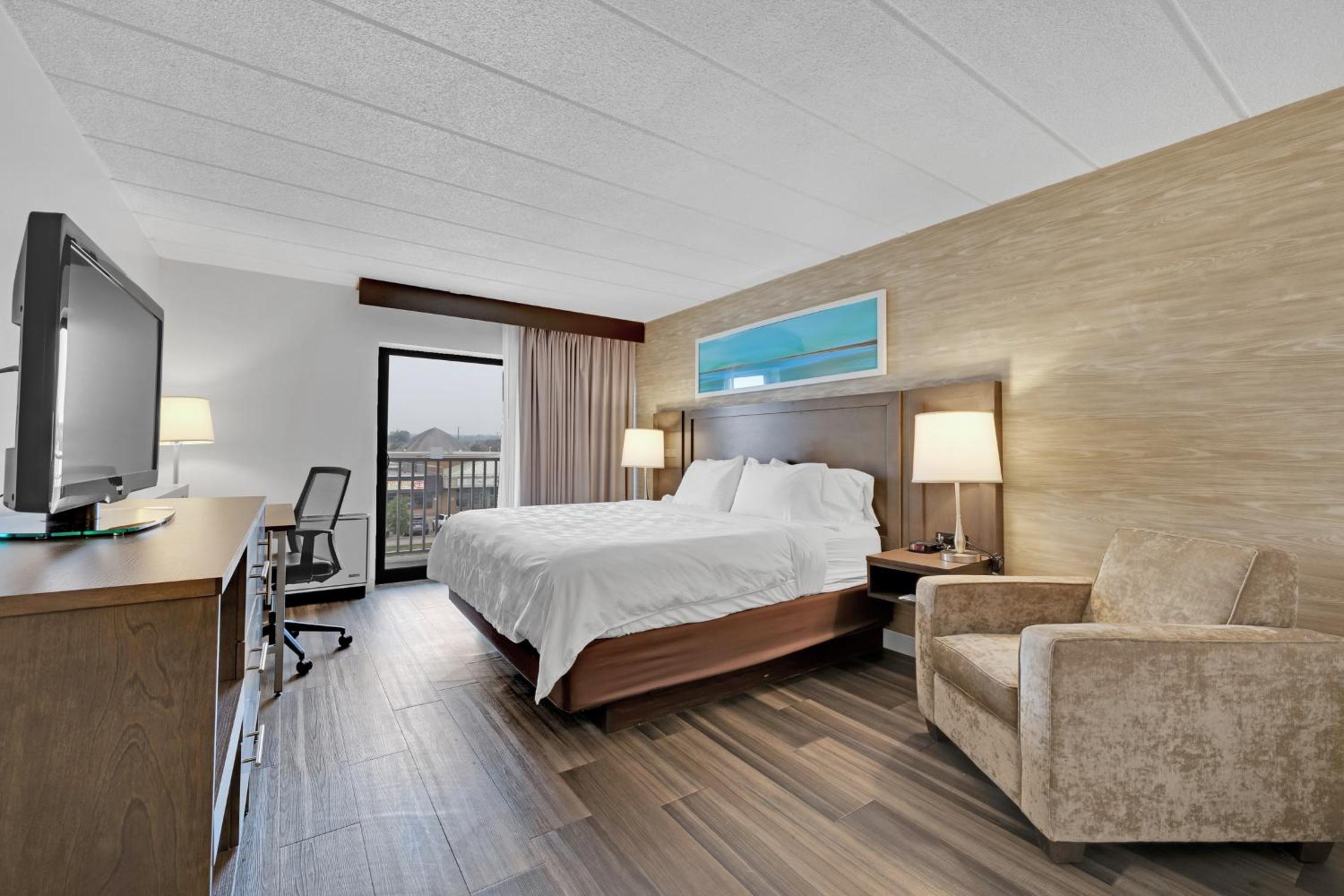 Standard King Room with River View photo 1