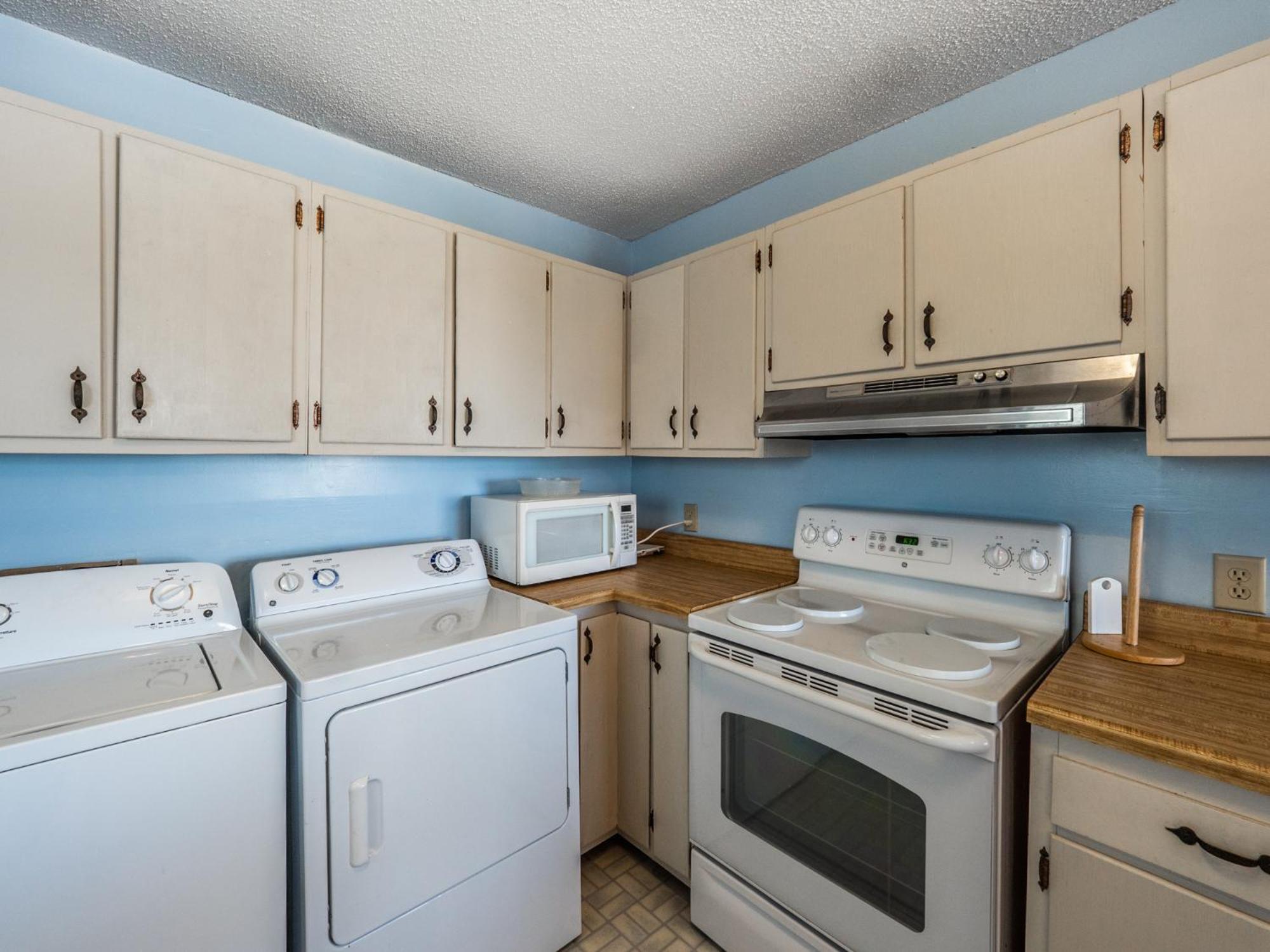 Three-Bedroom House photo 3