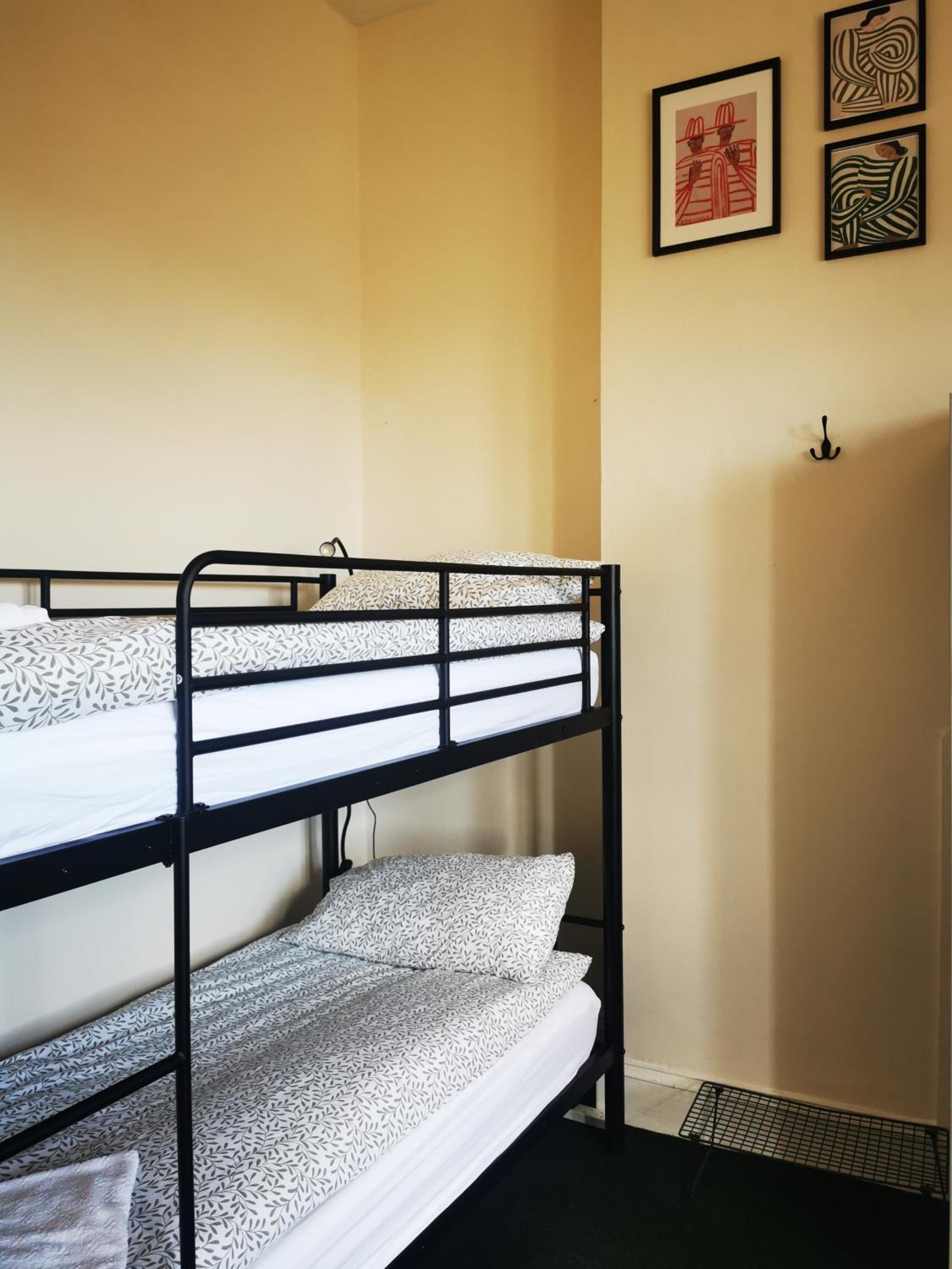 Bed in 6-Bed Mixed Dormitory Room photo 2