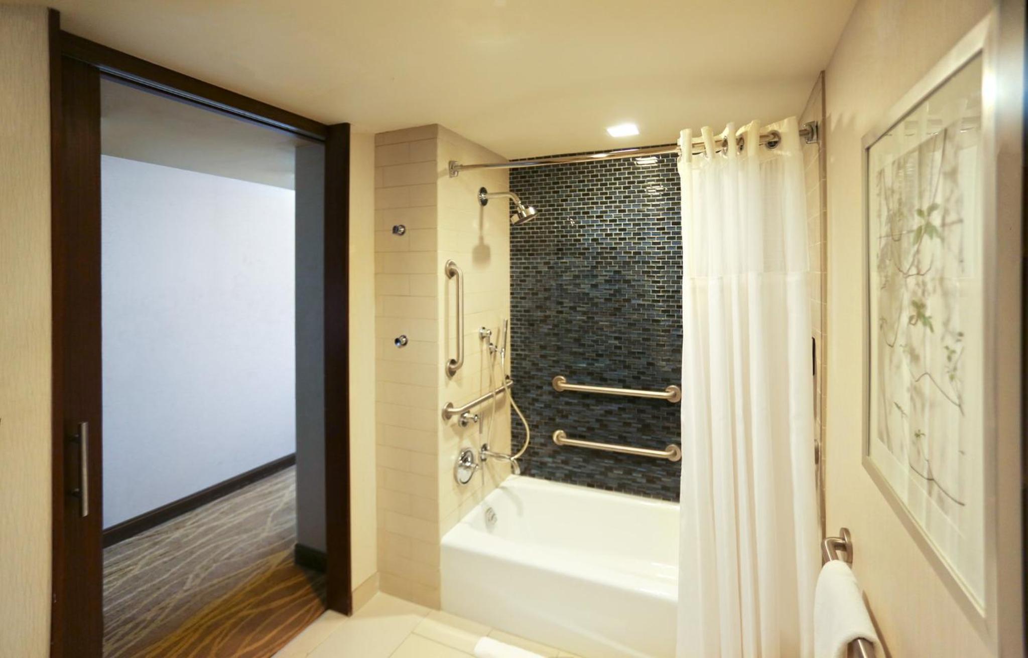 Classic King Room with Roll In Shower - Mobility Accessible