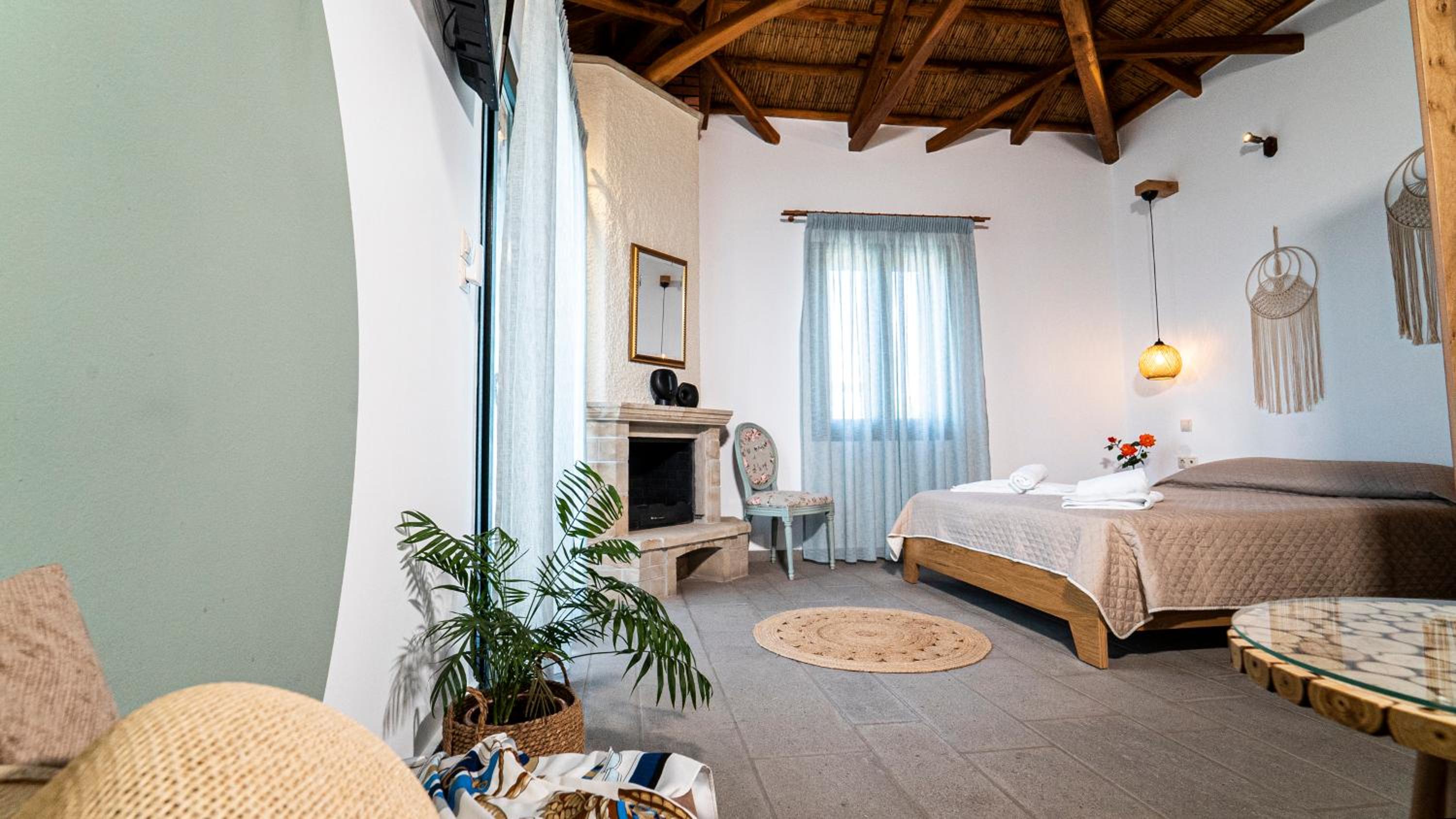 Deluxe Double or Twin Room with Sea View photo 3