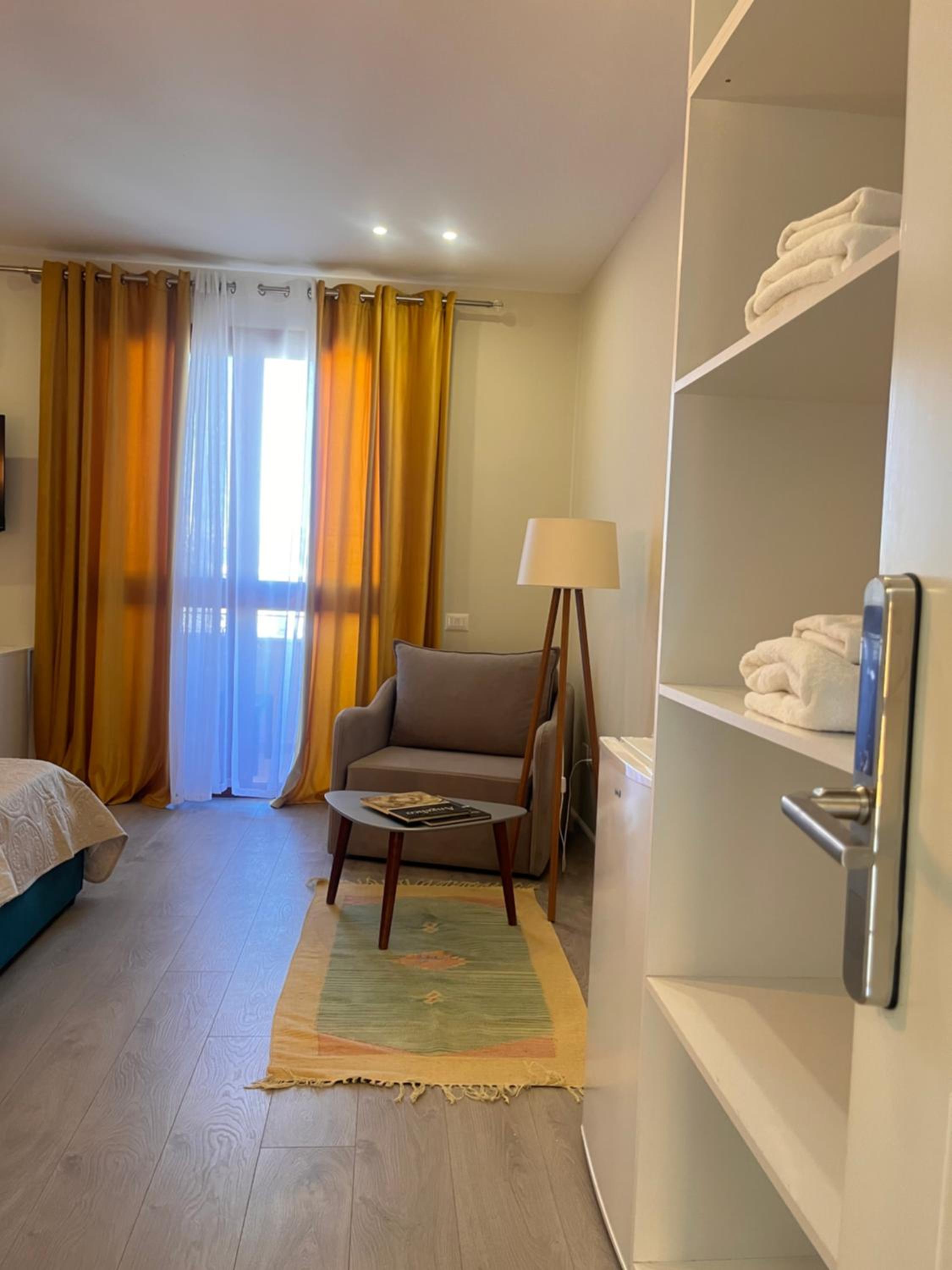 Deluxe Double Room with Balcony photo 3