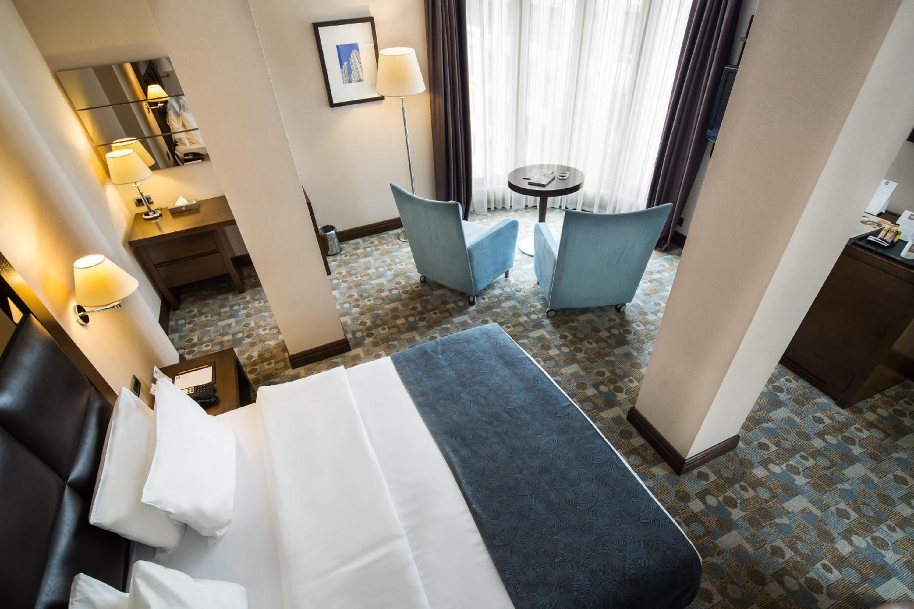 Corner Suite