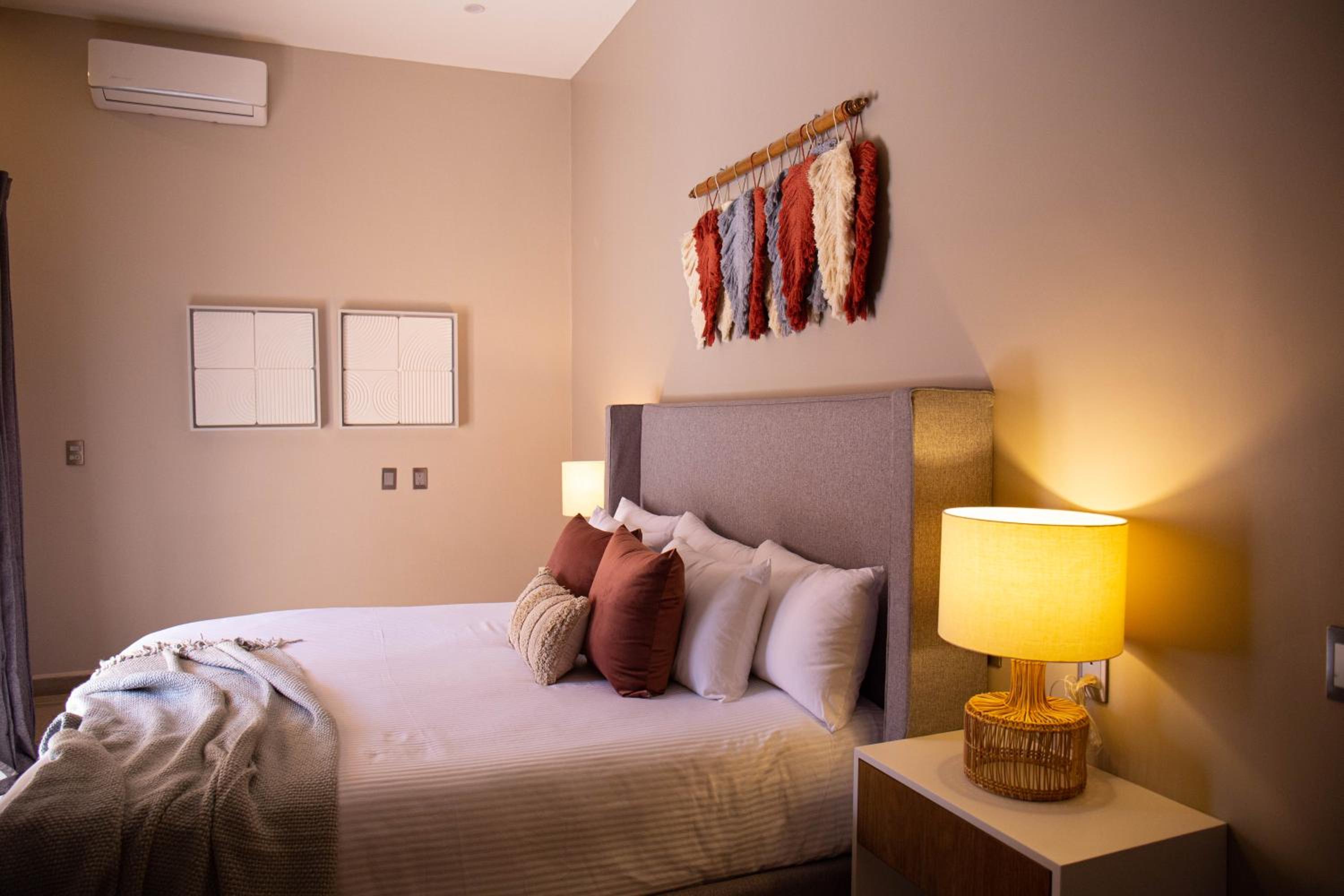 Deluxe Suite - Photo 2