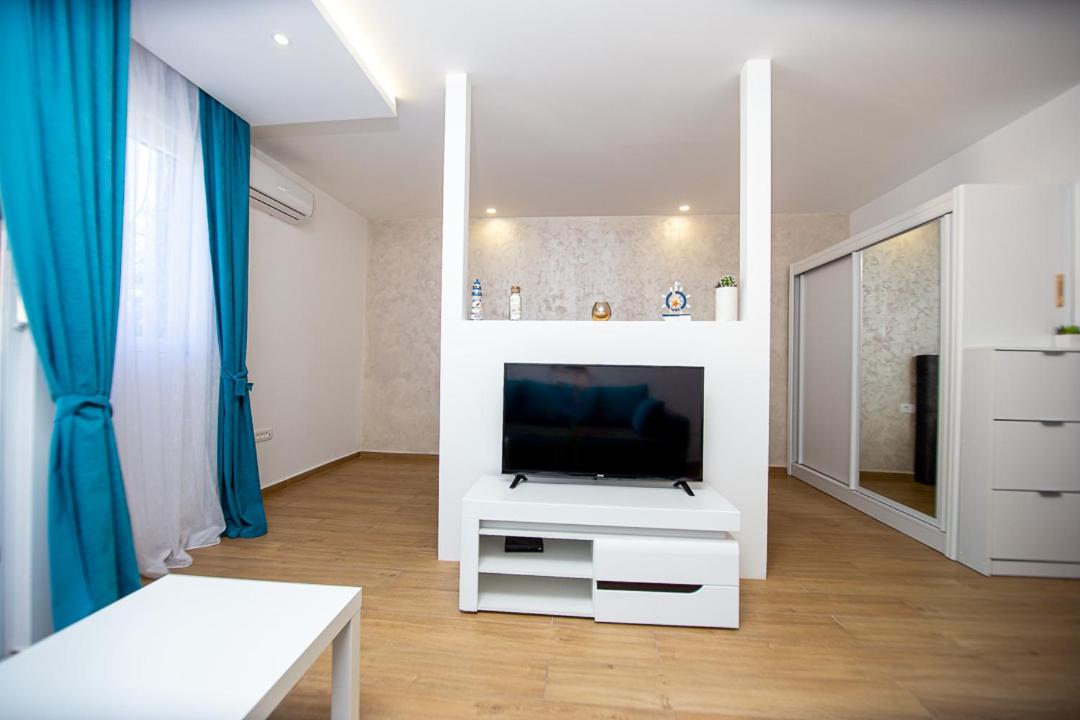 One-Bedroom Apartment photo 3
