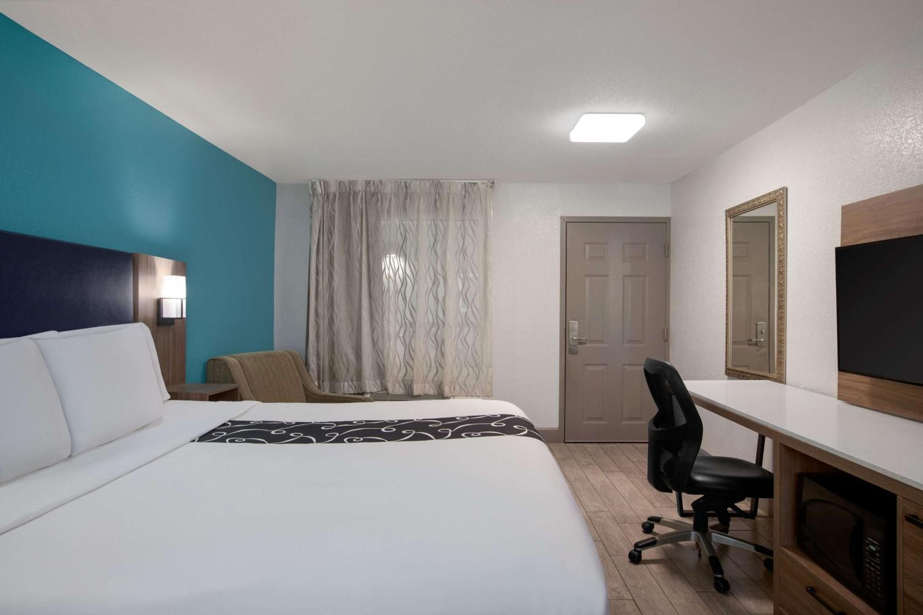 1 King Bed, Mobility/Hearing Accessible Bathtub w/Grab Bars Oceanfront, Non-Smoking
