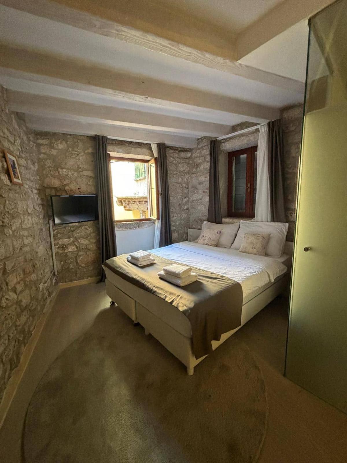 Studio Apartment with King Bed