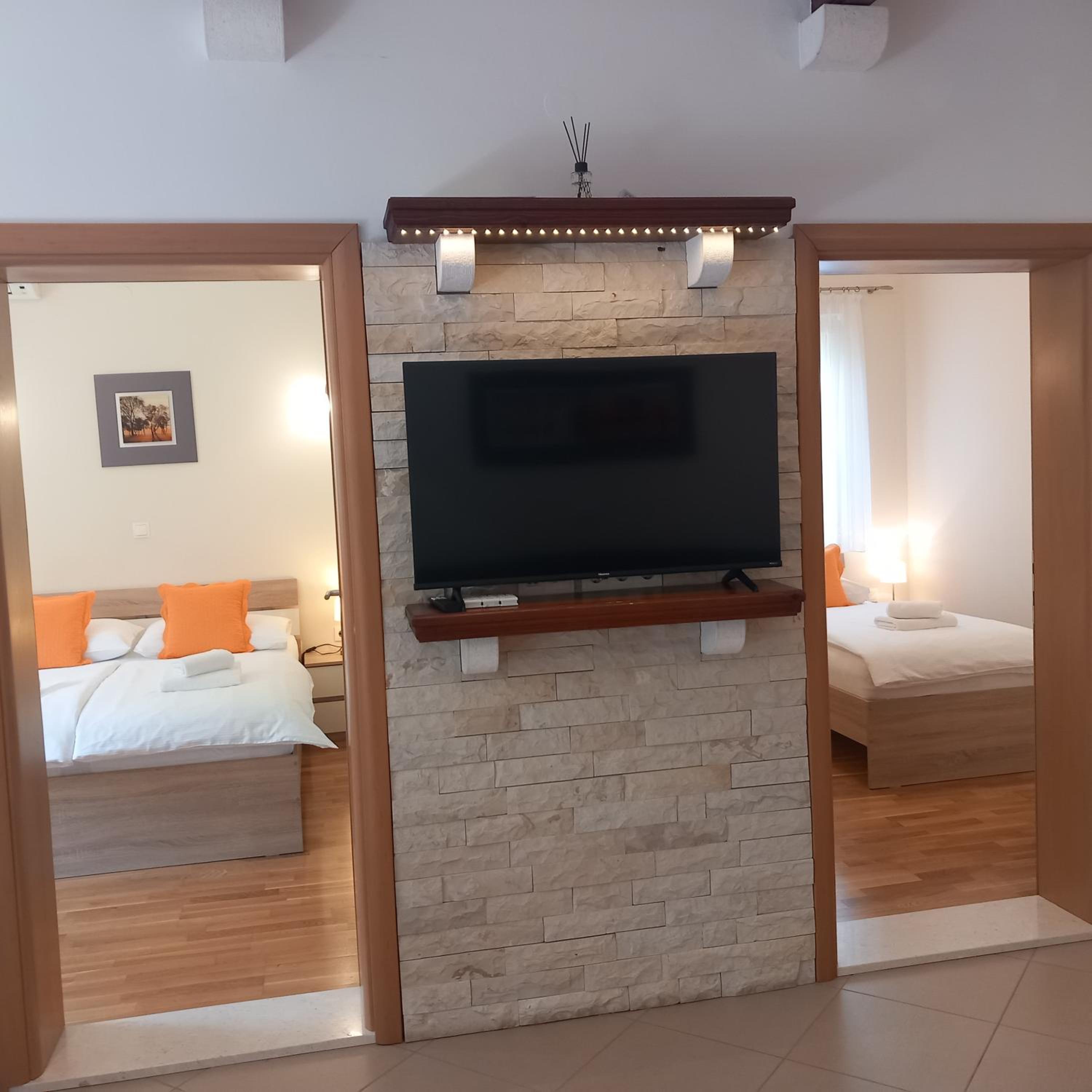 Deluxe Two-Bedroom Apartment - Photo 1