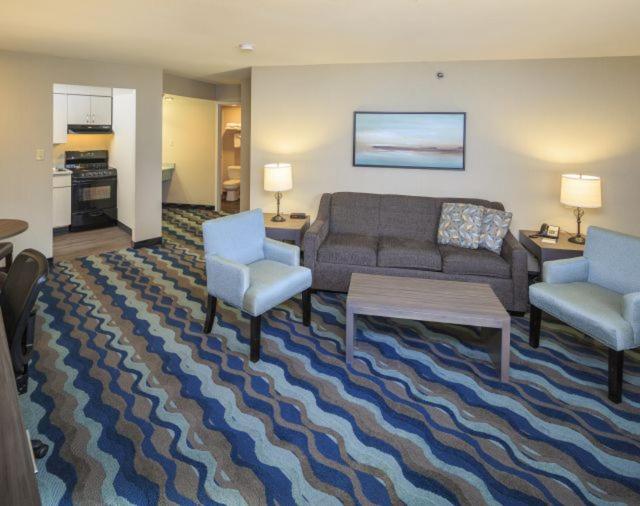 Executive Suite - Photo 2