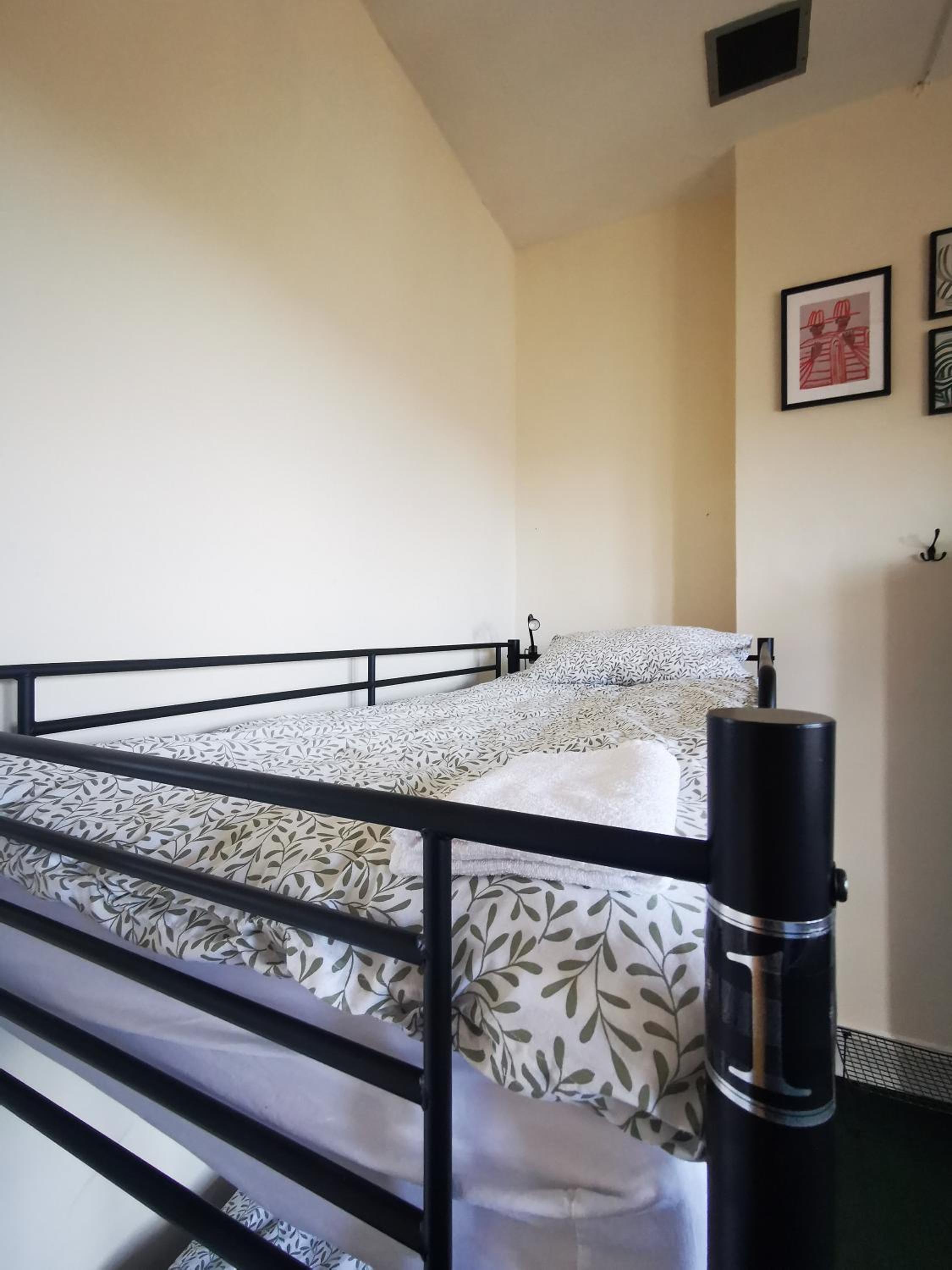 Bed in 6-Bed Mixed Dormitory Room photo 1