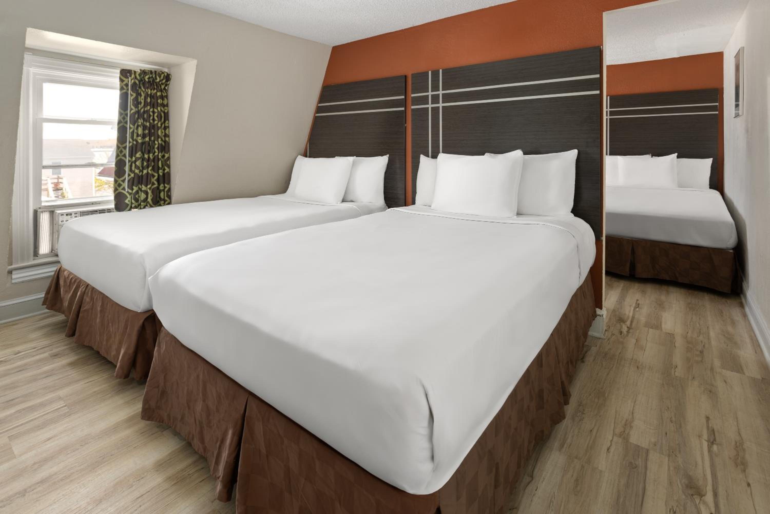 Quadruple Room with Four Double Beds - Non-Smoking photo 3