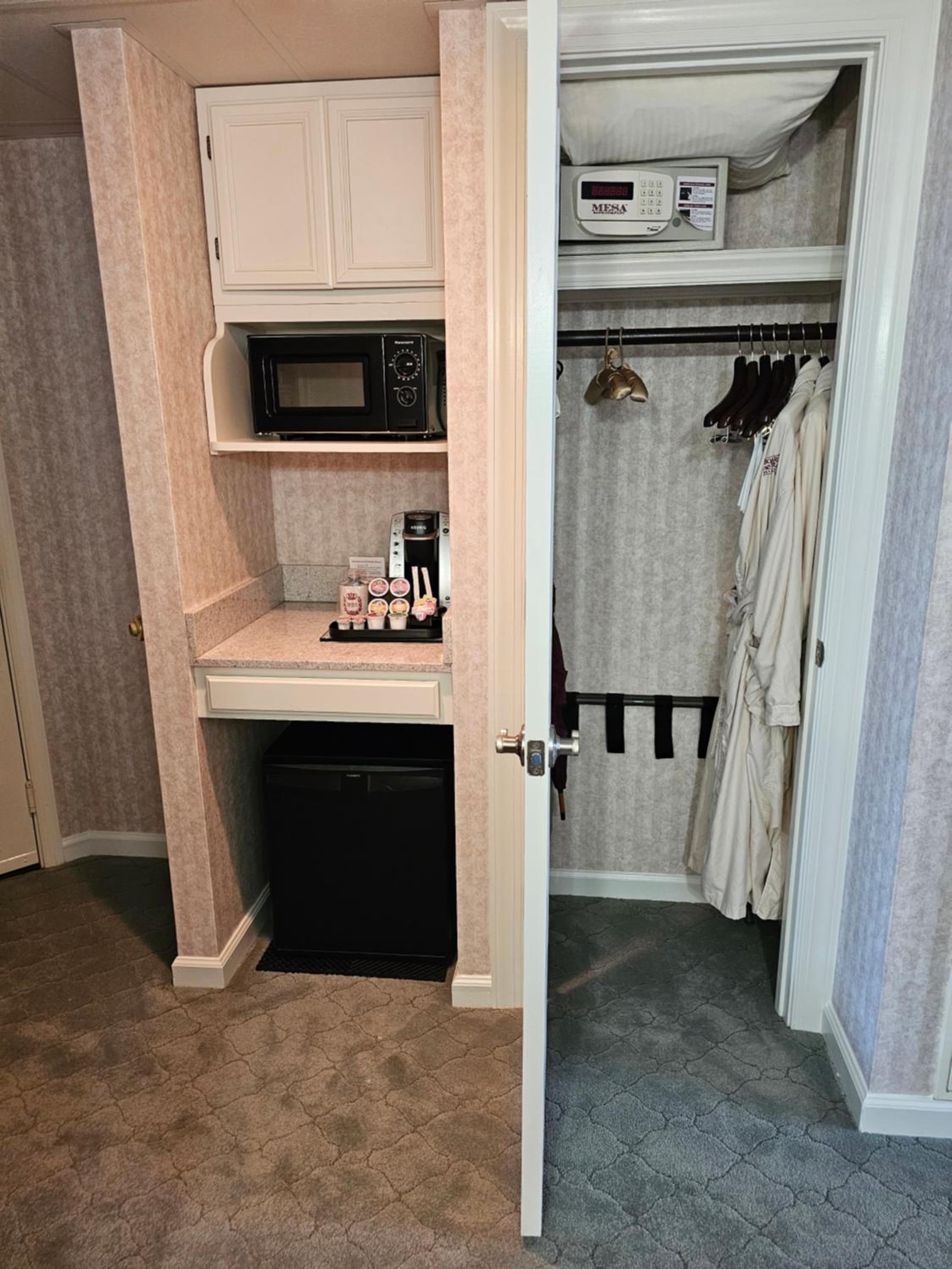 Concierge Standard Room with Two Double Beds - Adult Level photo 3