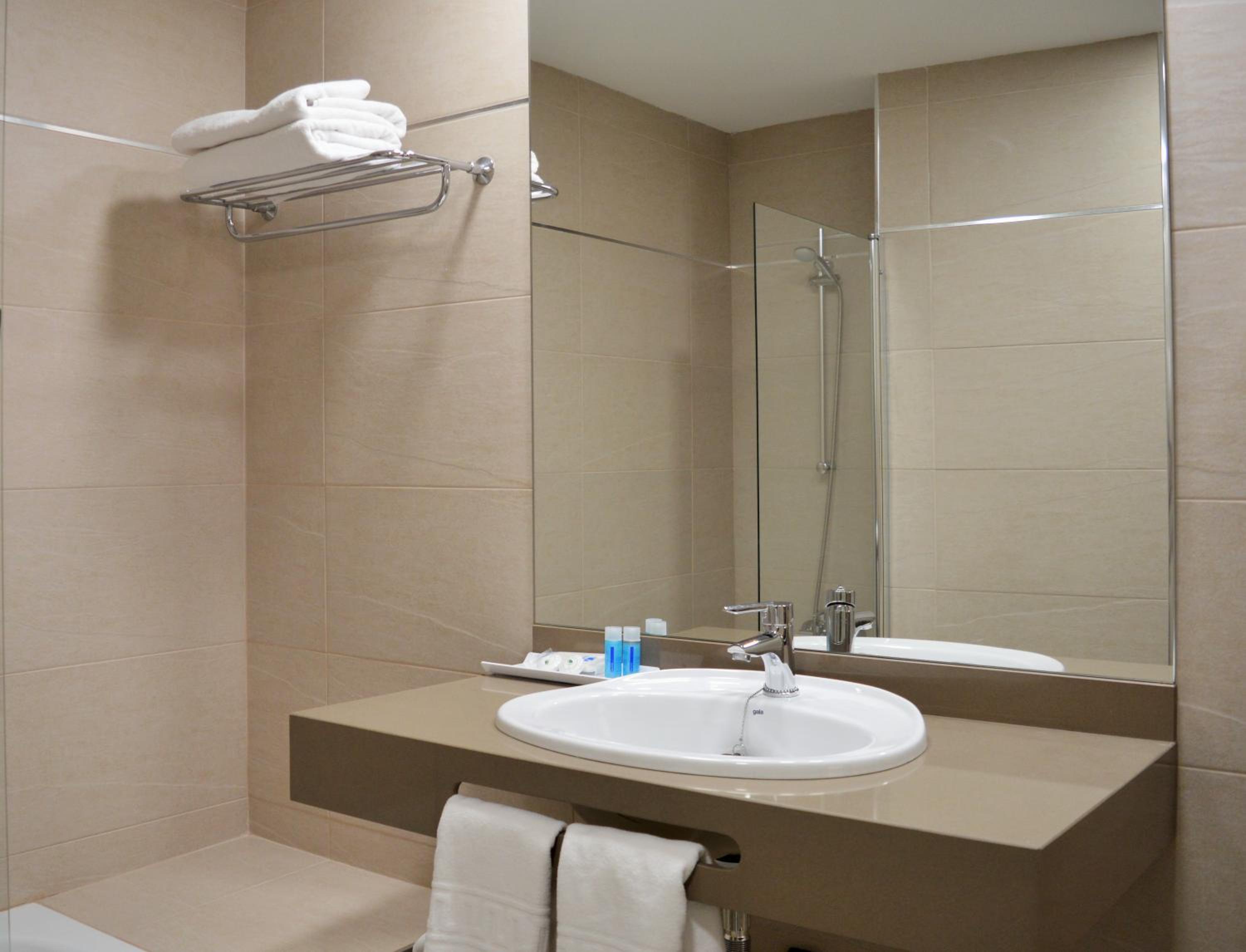Double or Twin Room - Photo 10