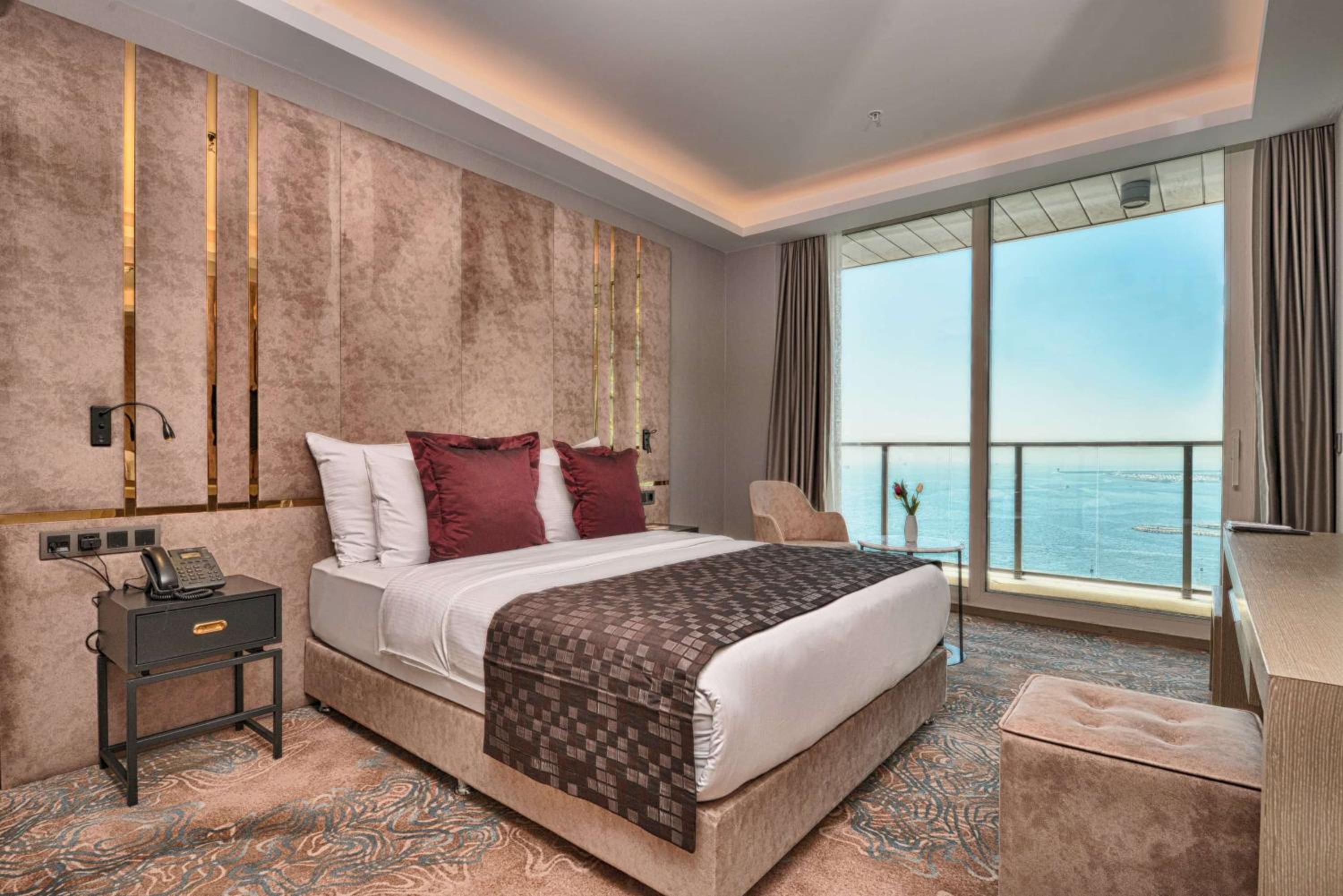 Standard Double Room with View thumbnail 5