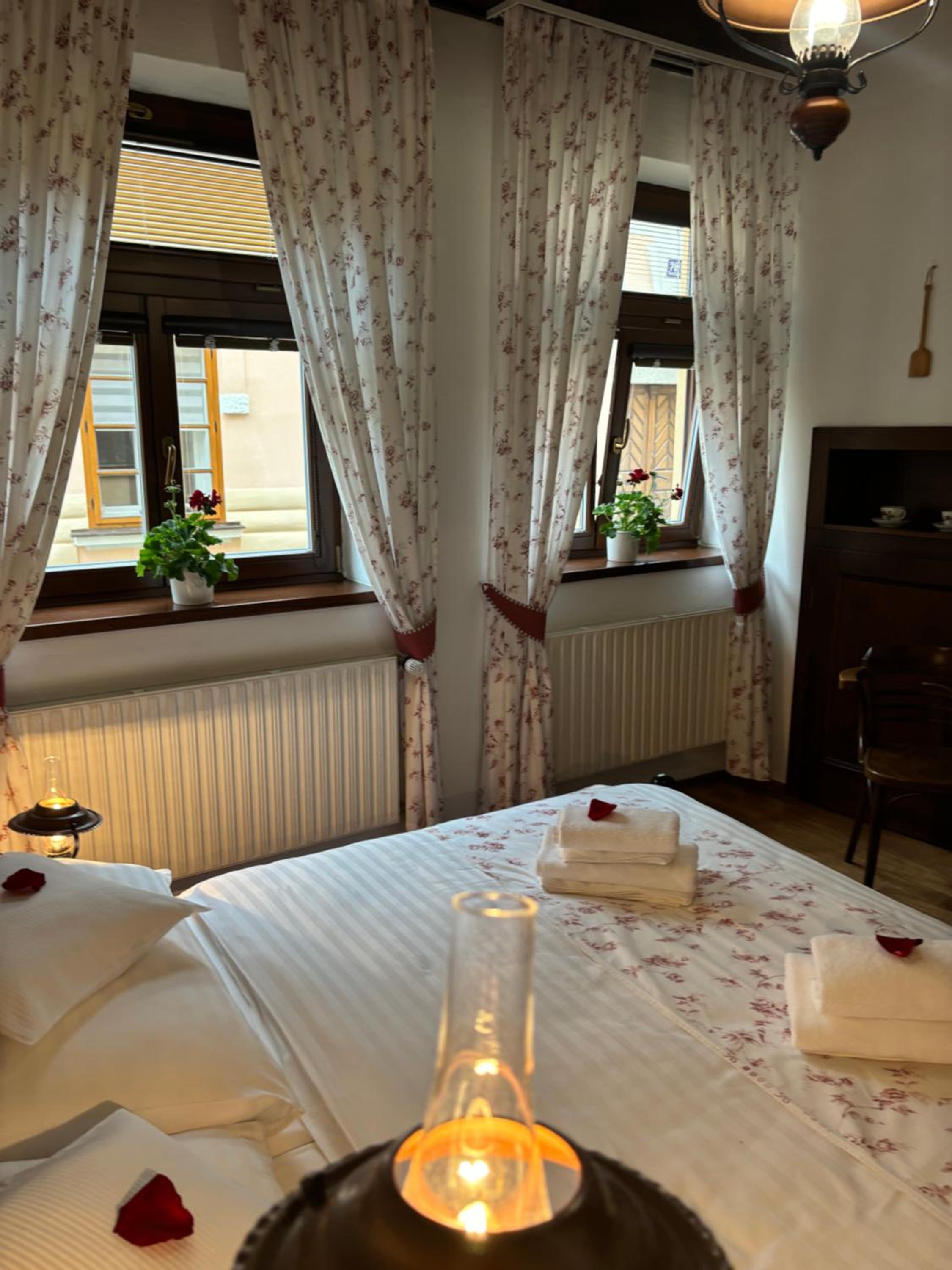 Double Room with Private Bathroom (Perníková chaloupka) photo 2