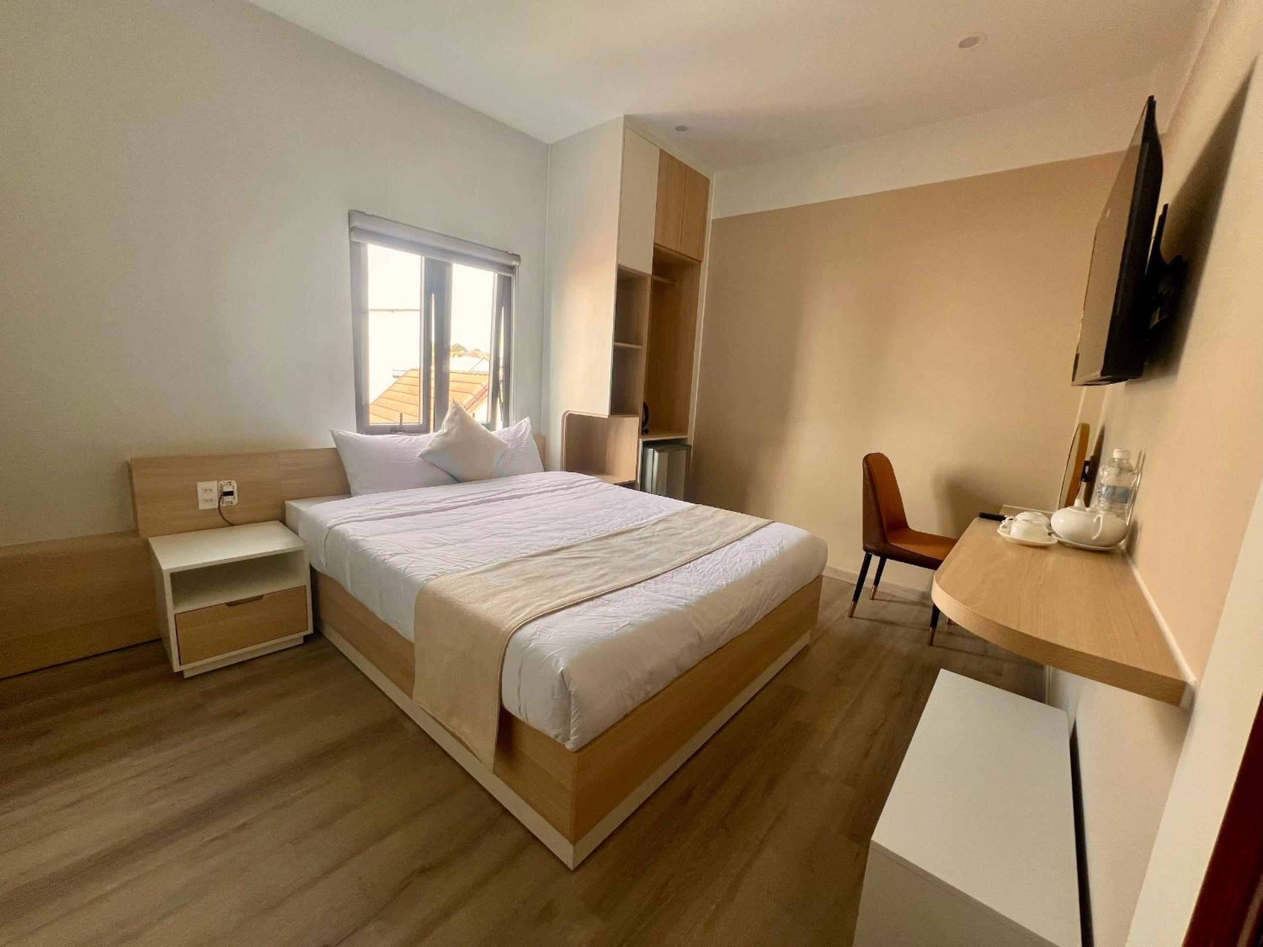 Queen Room with Garden View