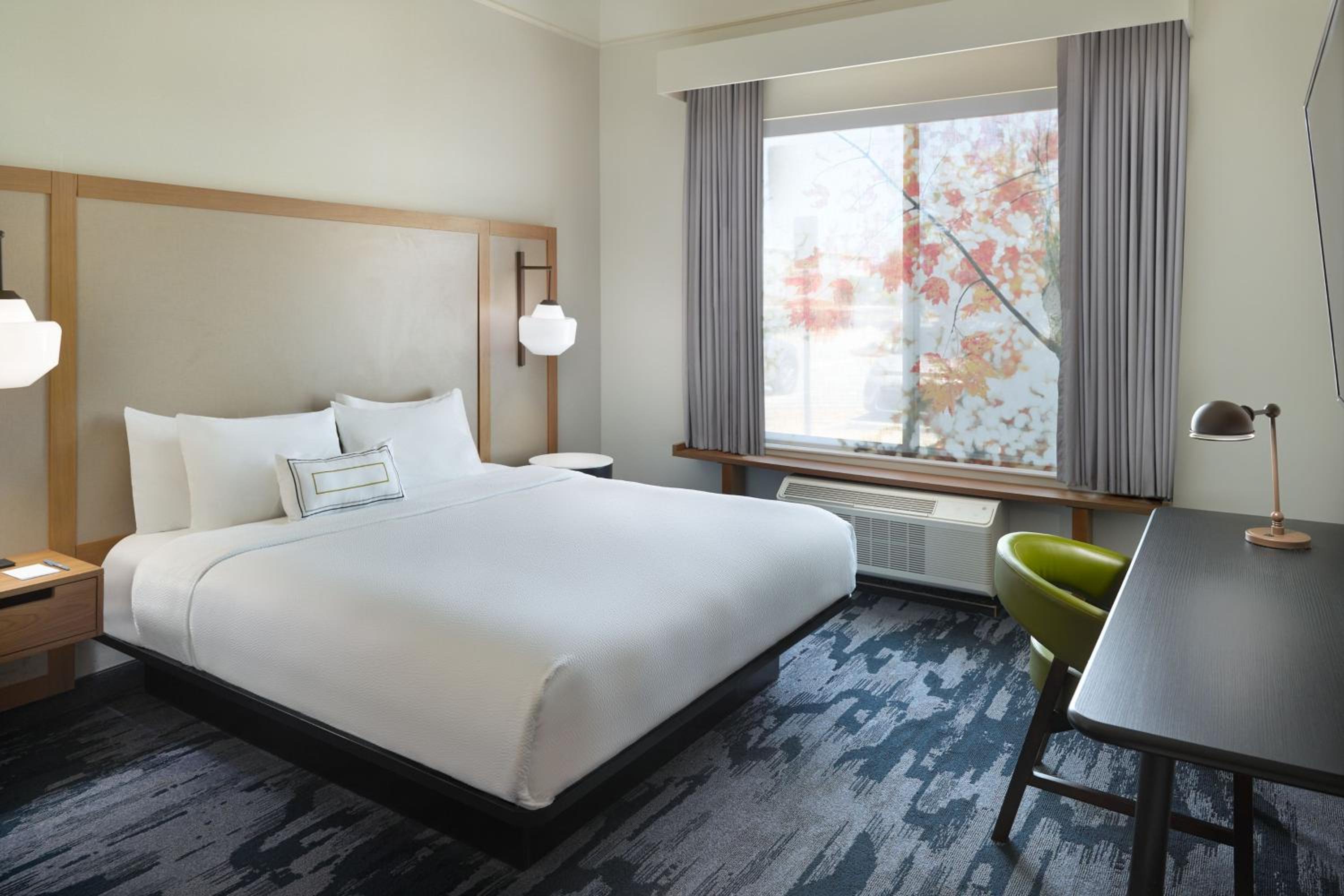 Guest Room, 1 King - Photo 1