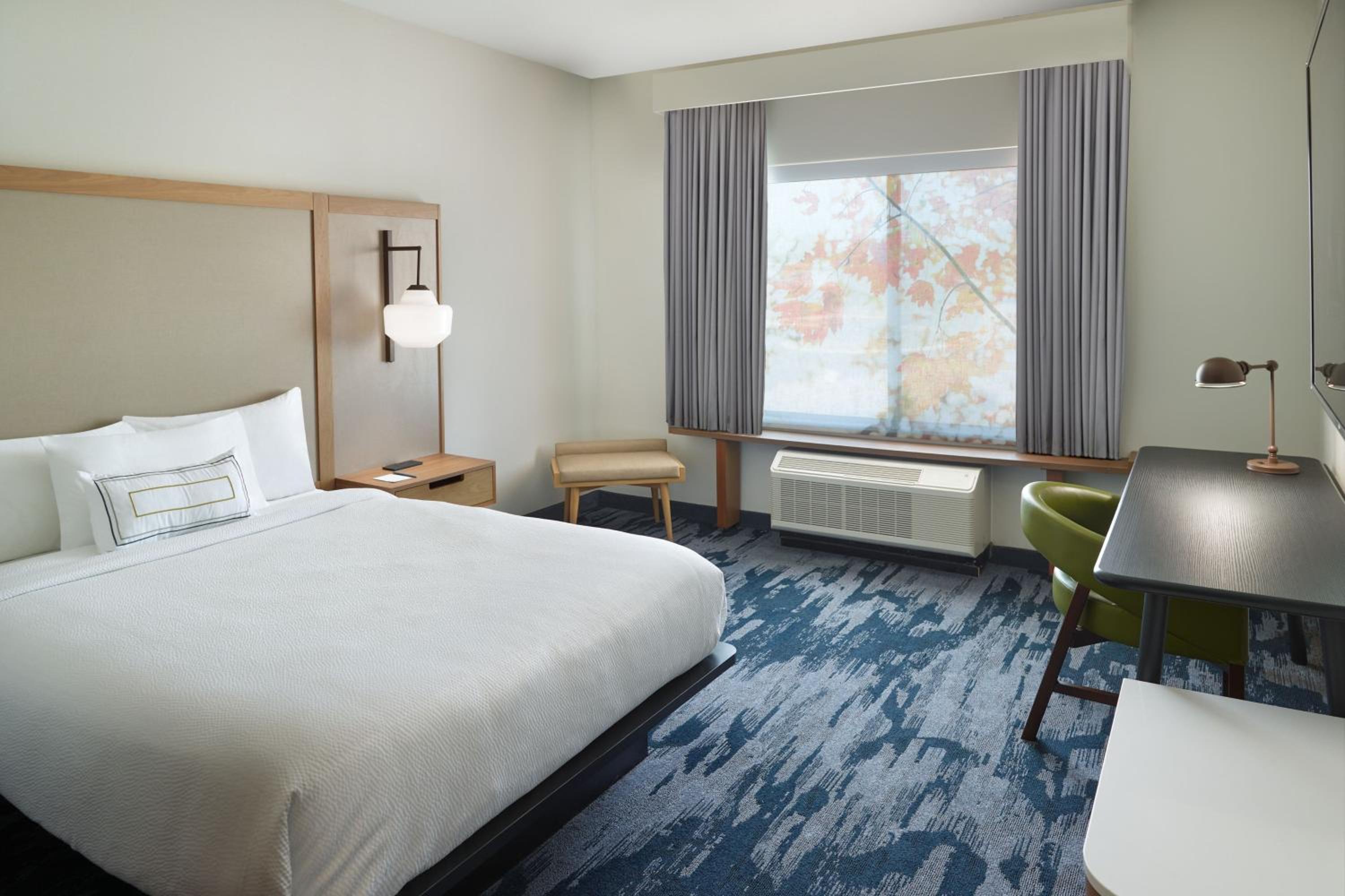 Guest Room, 1 King - Photo 2