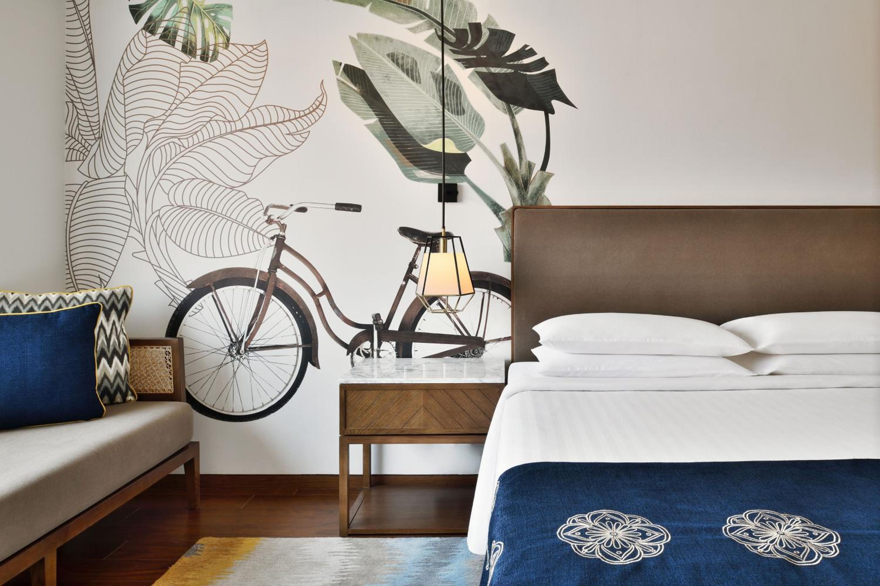 One-Bedroom Suite with complimentary airport transfer, Executive Lounge Access and Tea Tales with Lila from 5pm to 6pm.2 Way Airport Transfers Enjoy complimentary cocktails for 2 hours with our Happy Hour offer