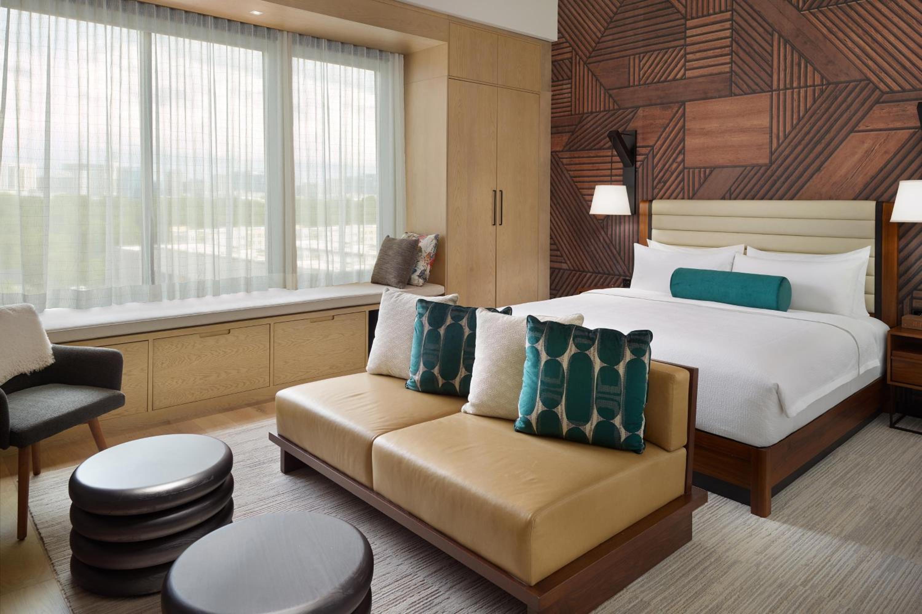 Junior King Studio Suite with Courtyard view - Photo 1