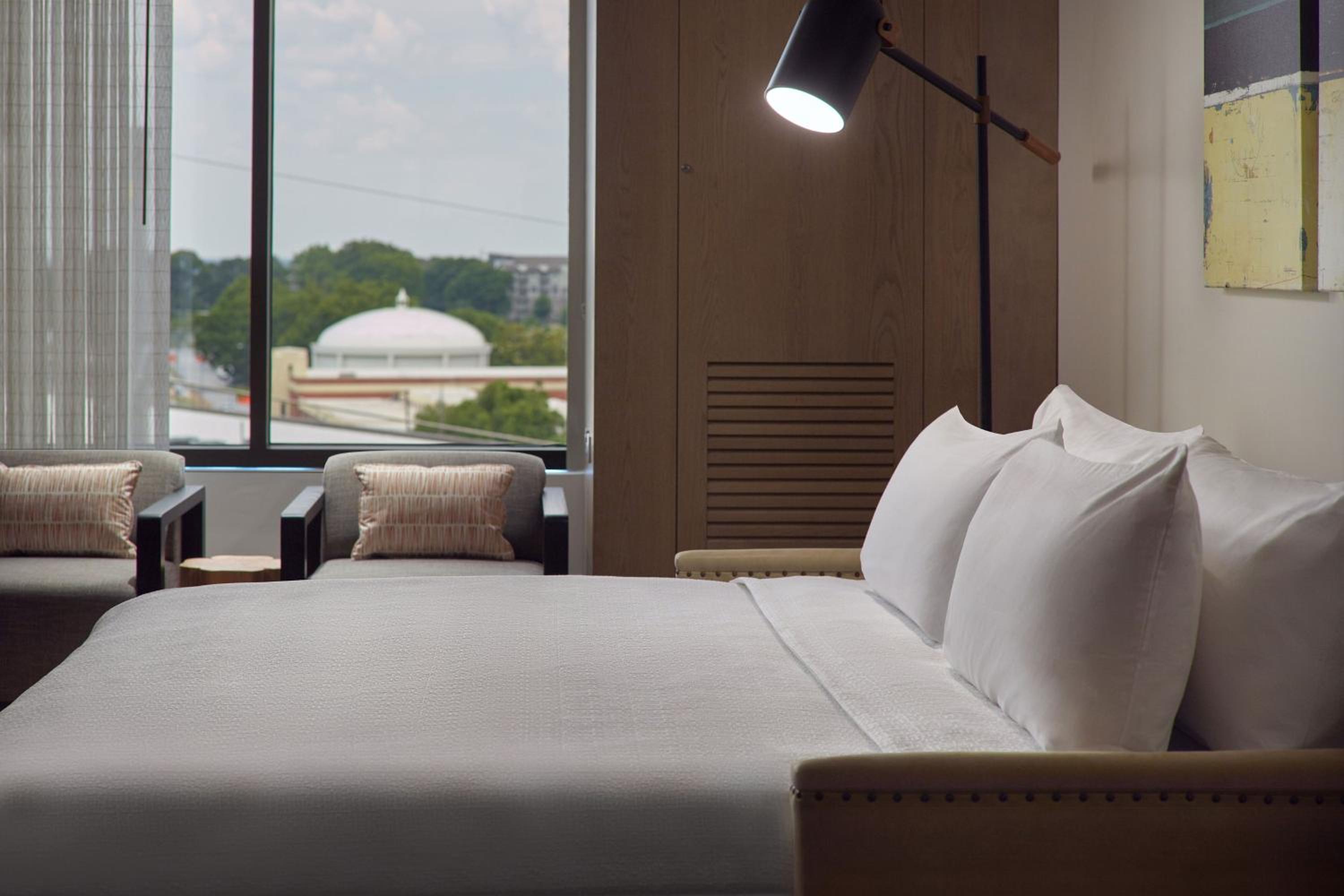 One-Bedroom King Suite with City View - Photo 7